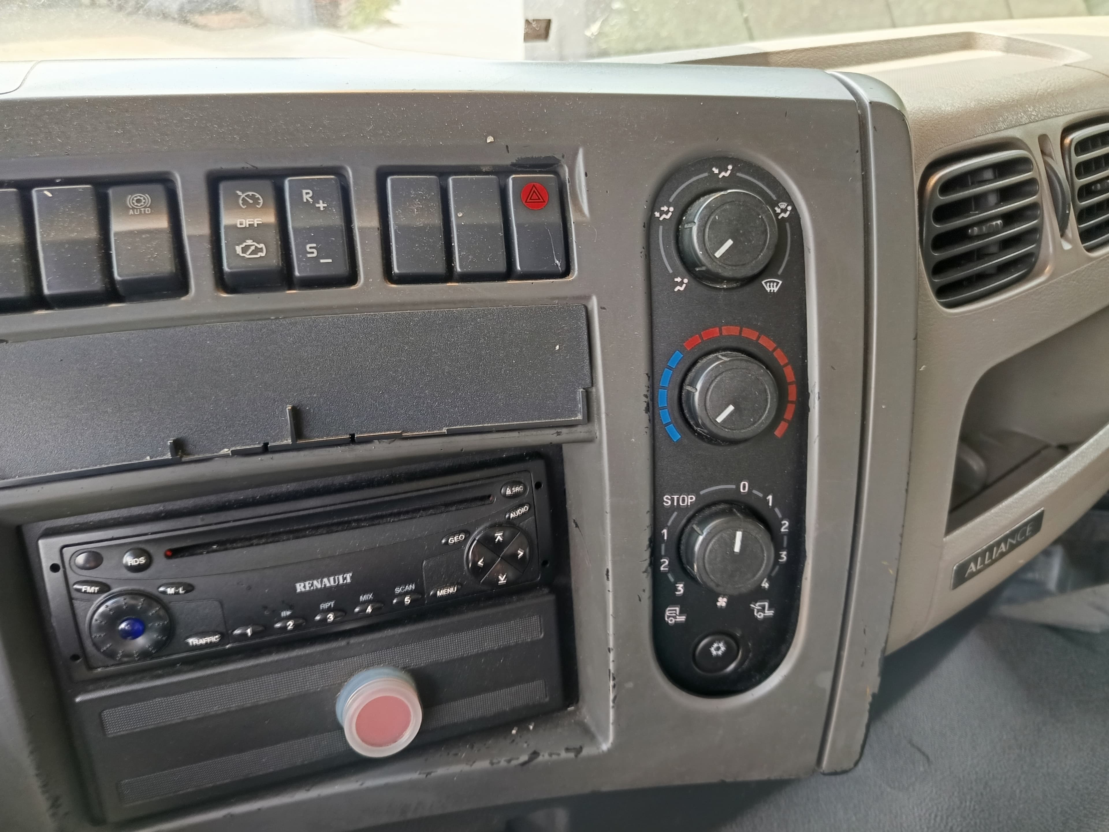 Renault Premium HD370 19Ton · Ano 2008 — image 26