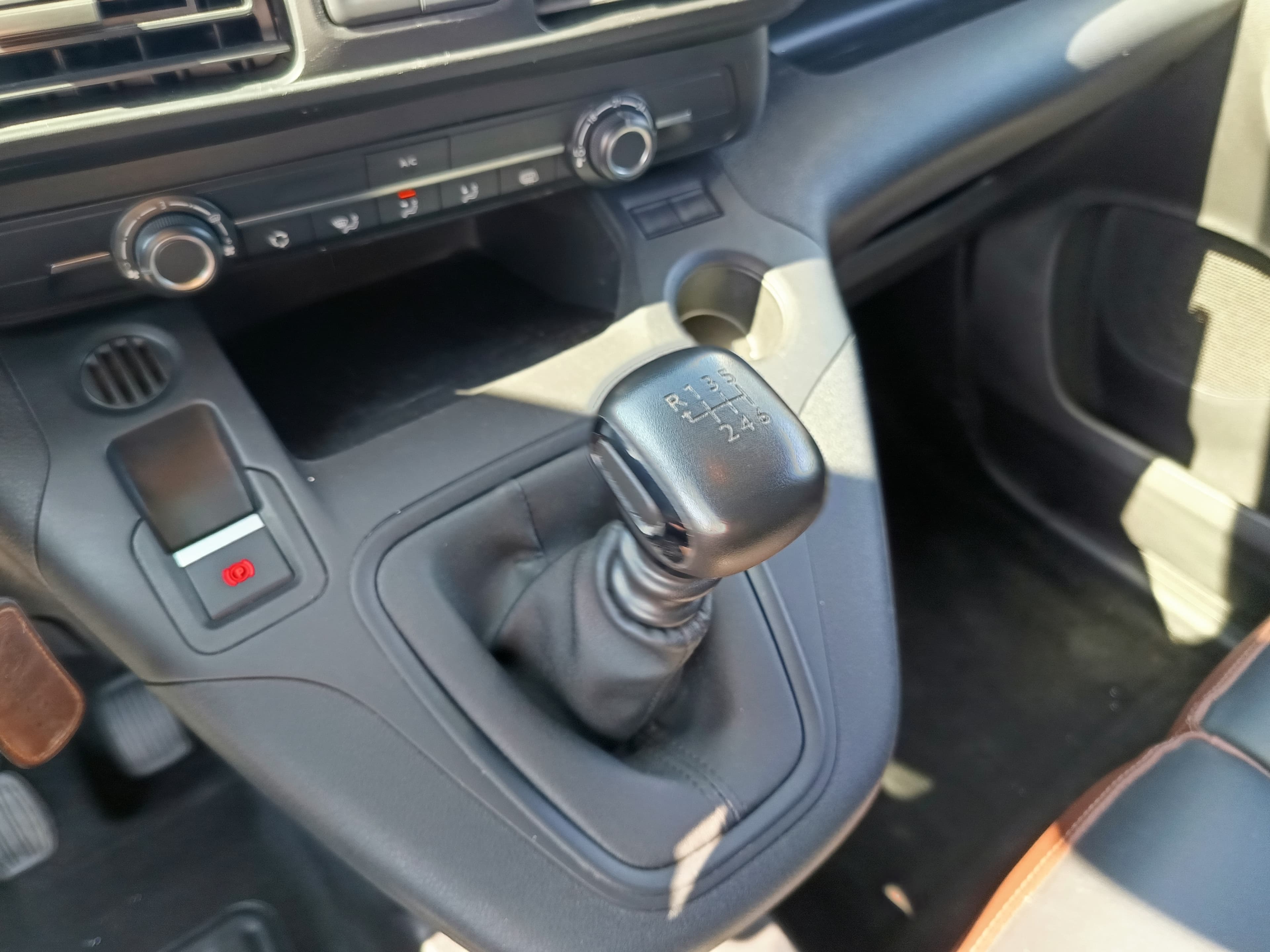 Opel Combo 1.5D · Ano 2023 — image 32