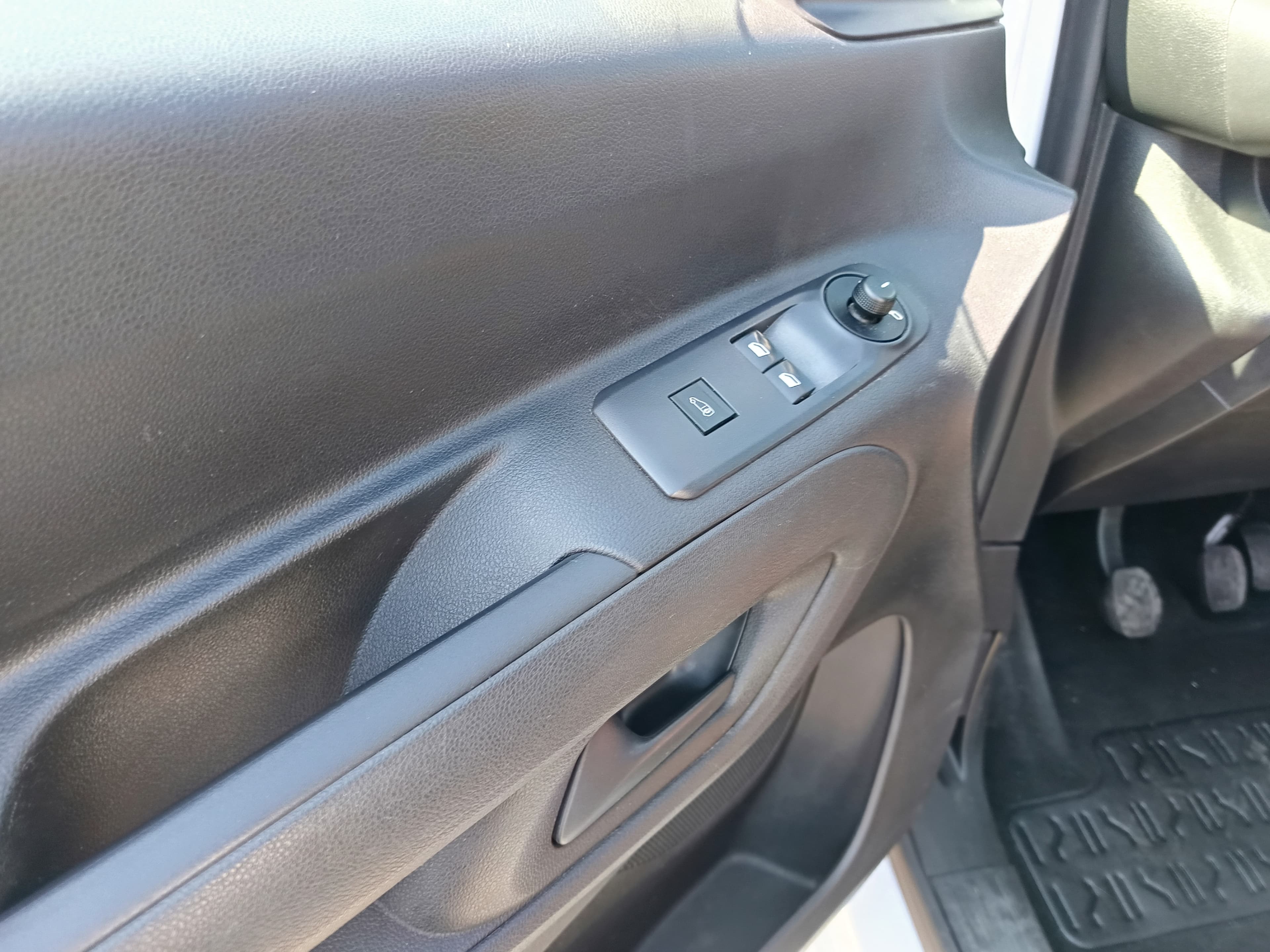 Opel Combo 1.5D · Ano 2023 — image 24
