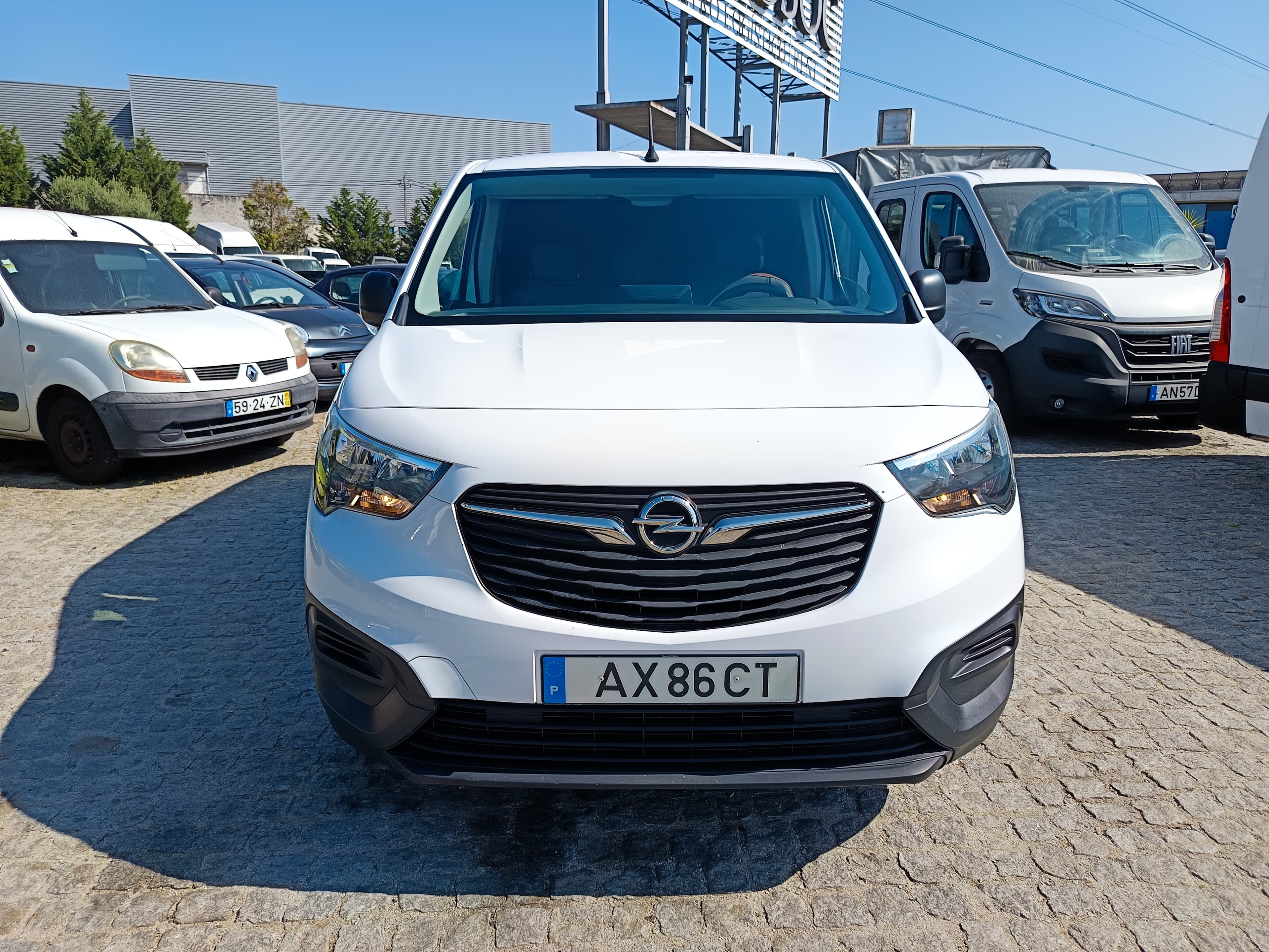 Opel Combo 1.5D · Ano 2023 — image 2