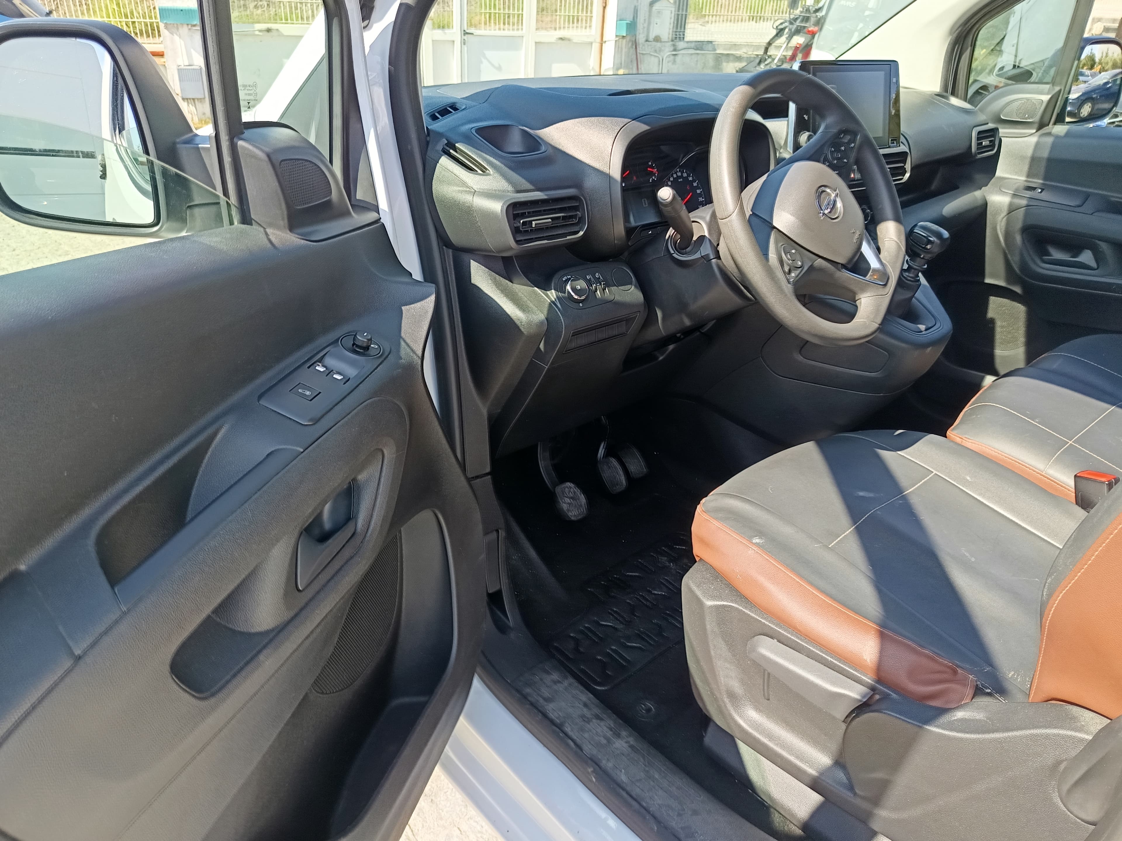 Opel Combo 1.5D · Ano 2023 — image 23