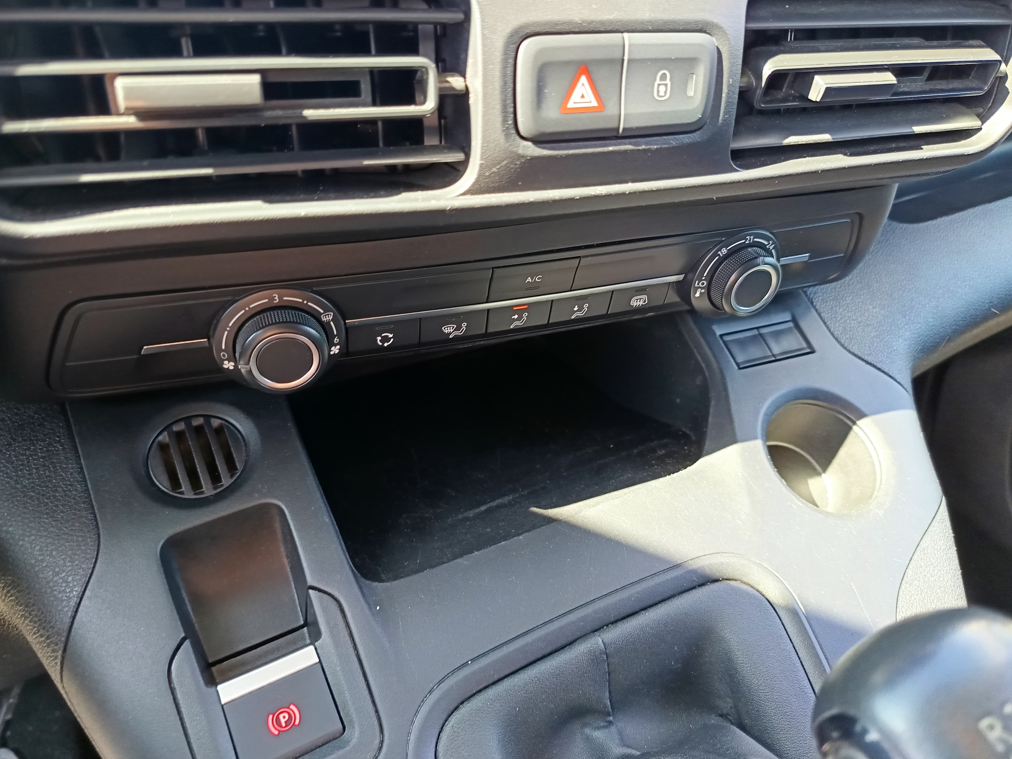 Opel Combo 1.5D · Ano 2023 — image 31