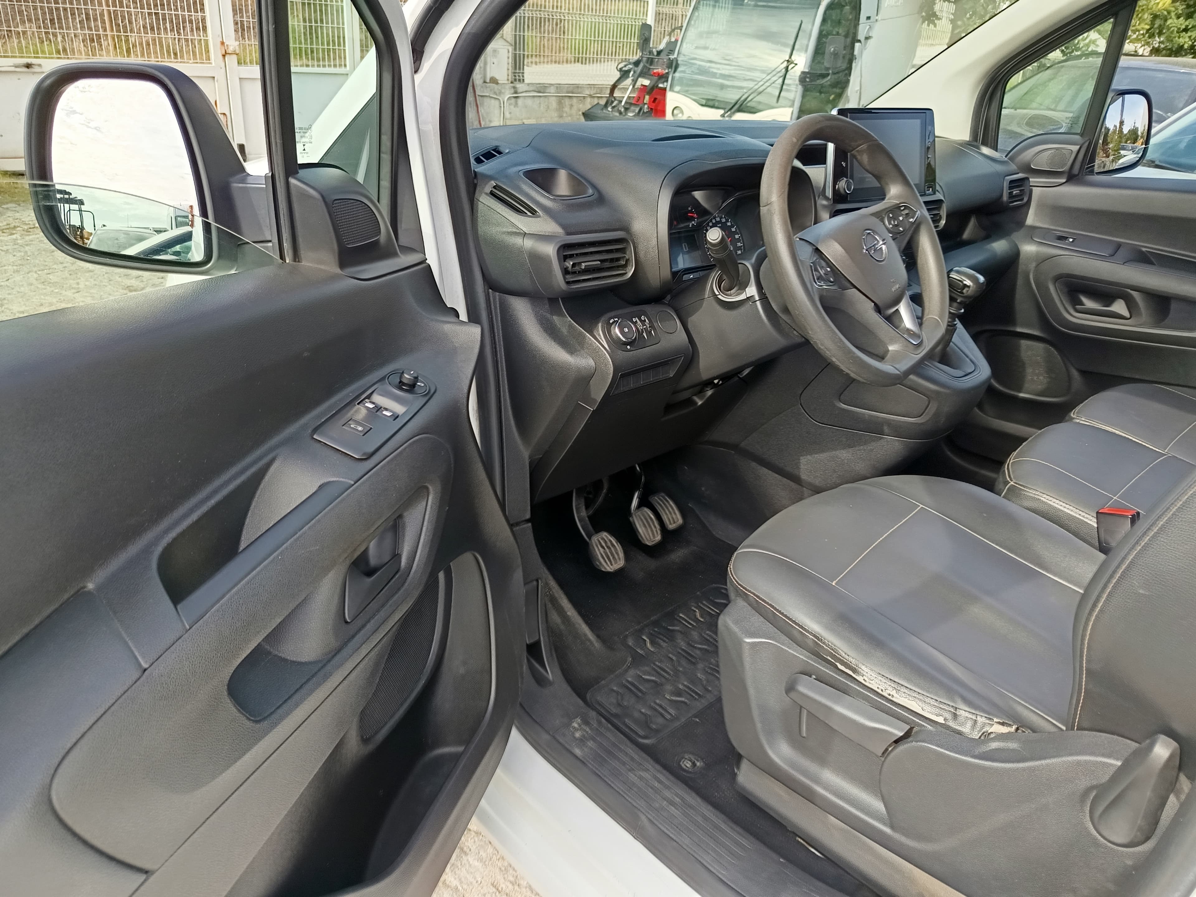 Opel Combo 1.5 D · Ano 2022 — imagem 27