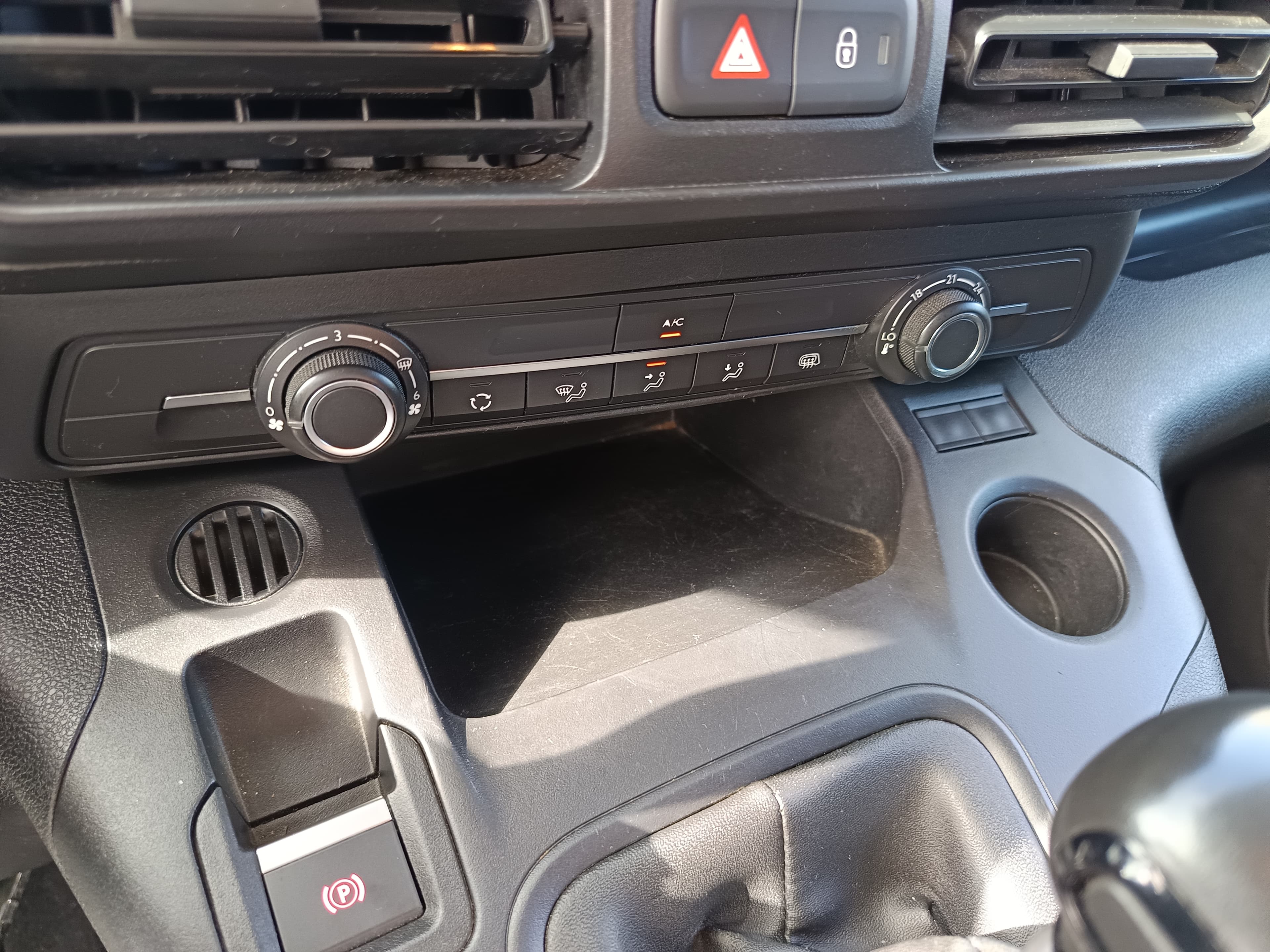 Opel Combo 1.5 D · Ano 2022 — imagem 33