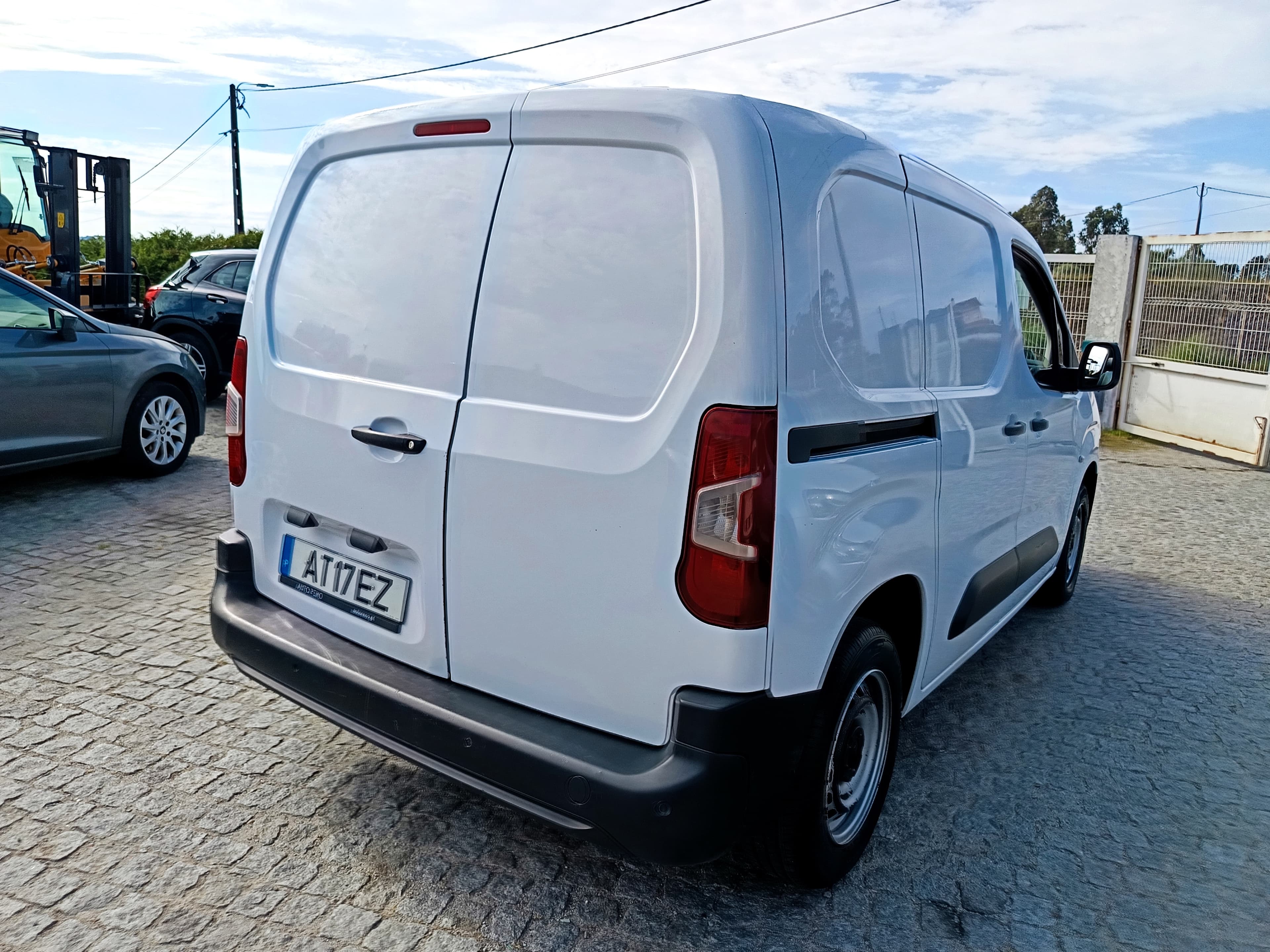 Opel Combo 1.5 D · Ano 2022 — imagem 4