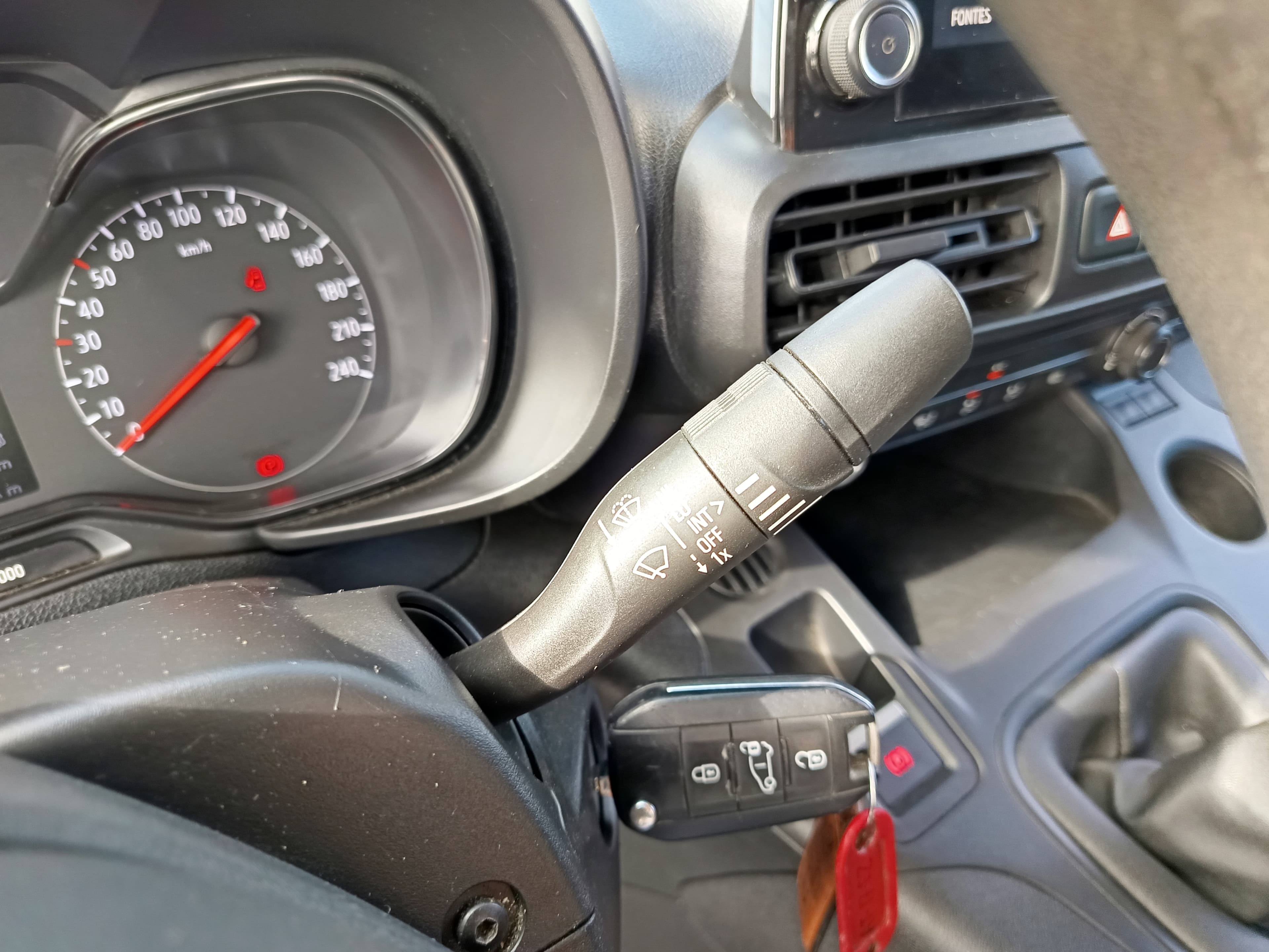 Opel Combo 1.5 D · Ano 2022 — imagem 38