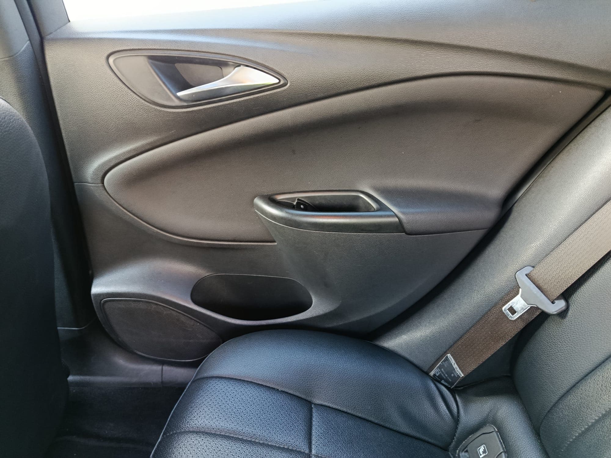 Opel Astra 1.6 CDTi · Ano 2015 — imagen 18