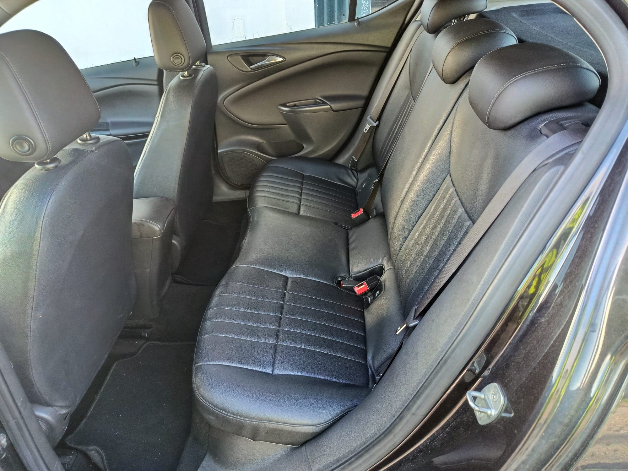 Opel Astra 1.6 CDTi · Ano 2015 — imagen 16