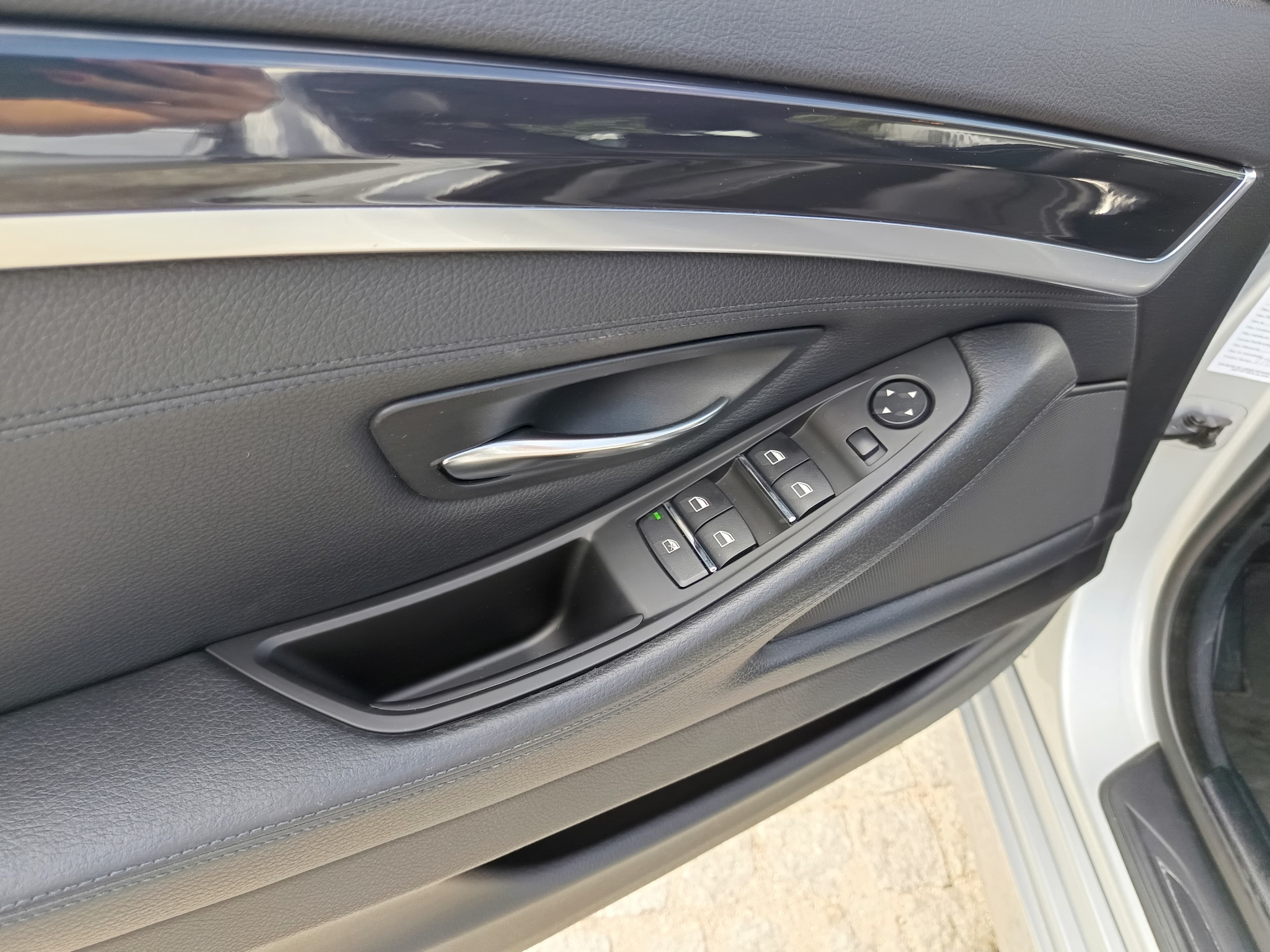 BMW 520d · Ano 2012 — imagem 31