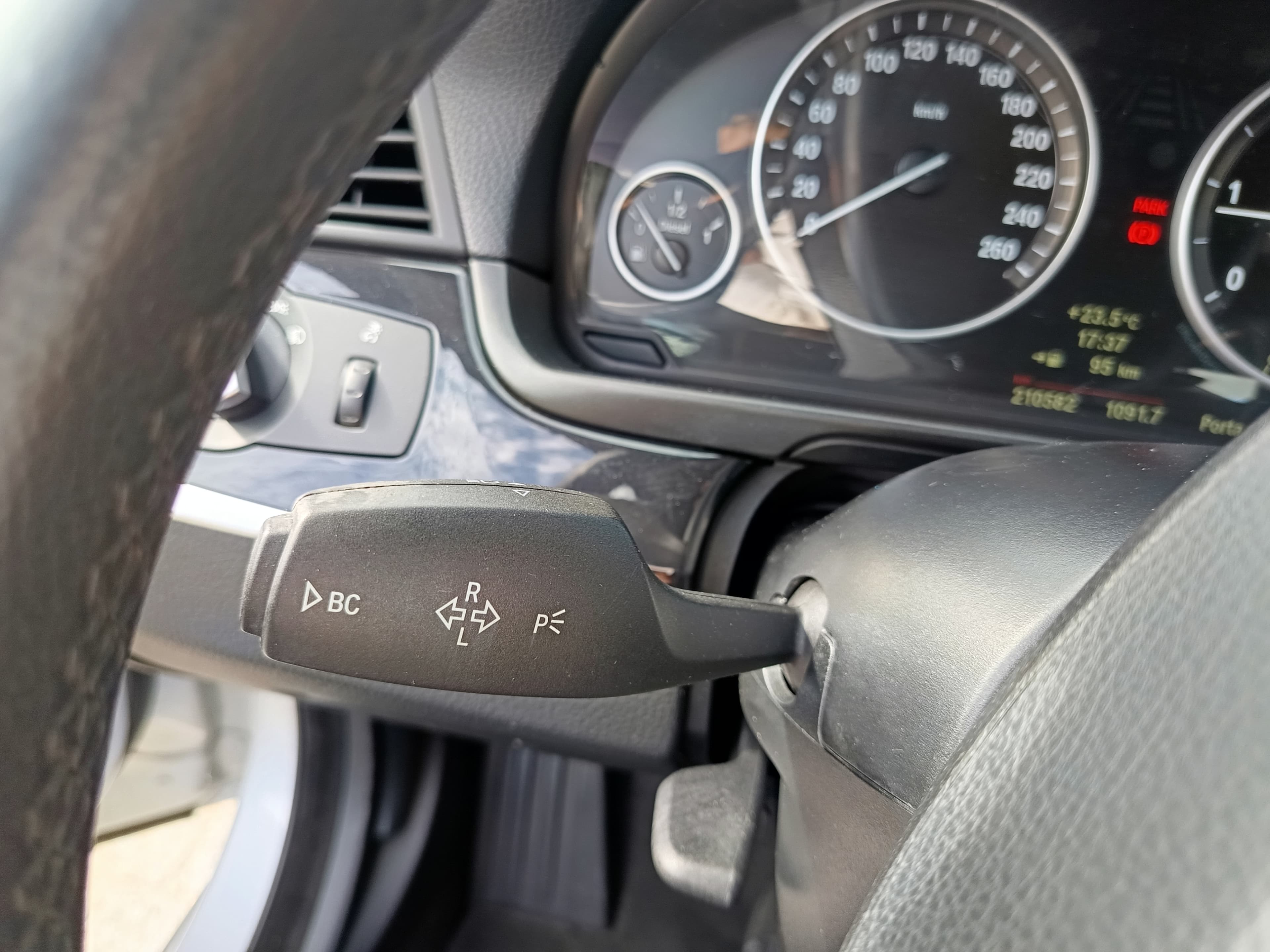BMW 520d · Ano 2012 — imagem 28