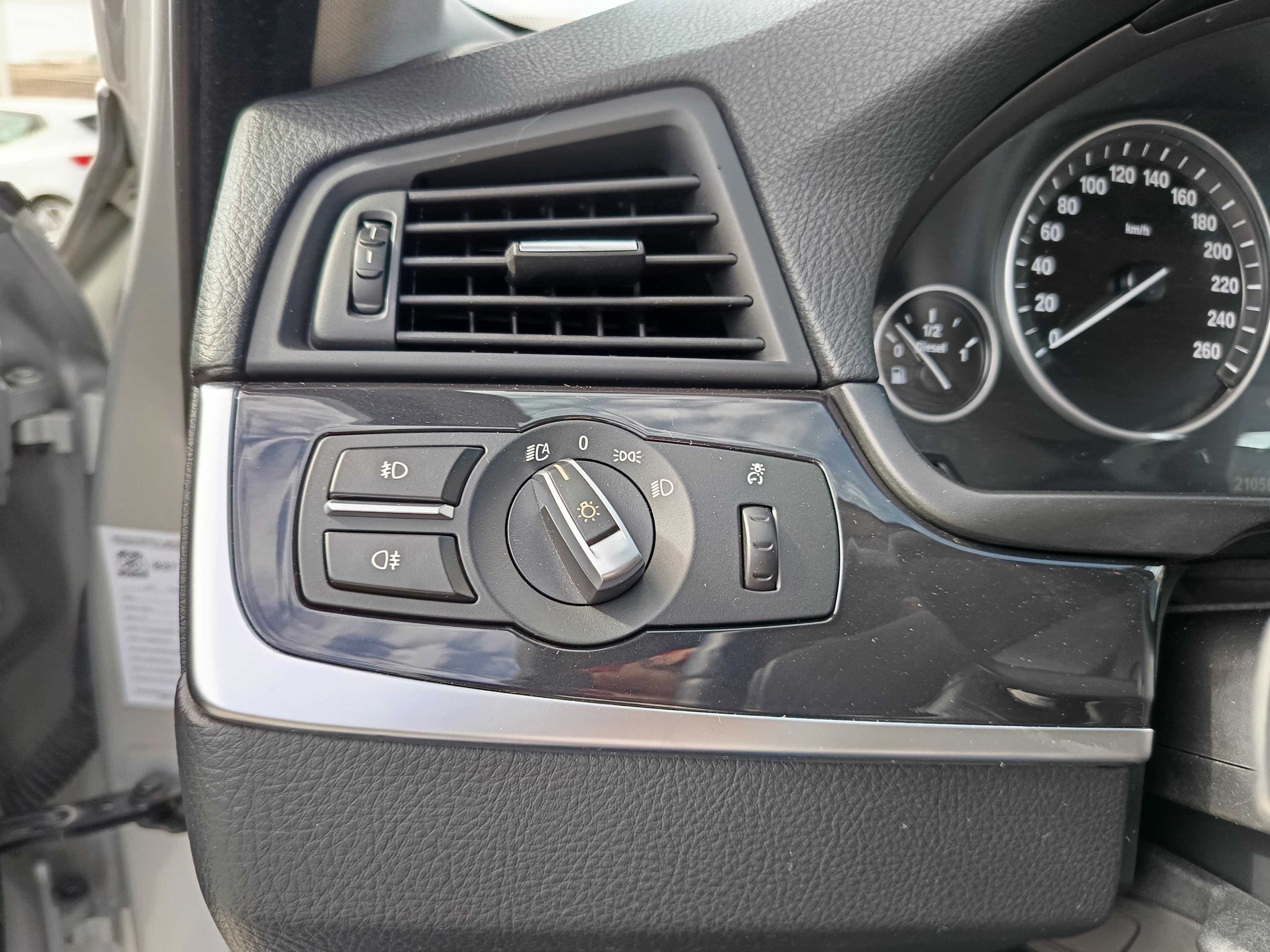 BMW 520d · Ano 2012 — imagem 29