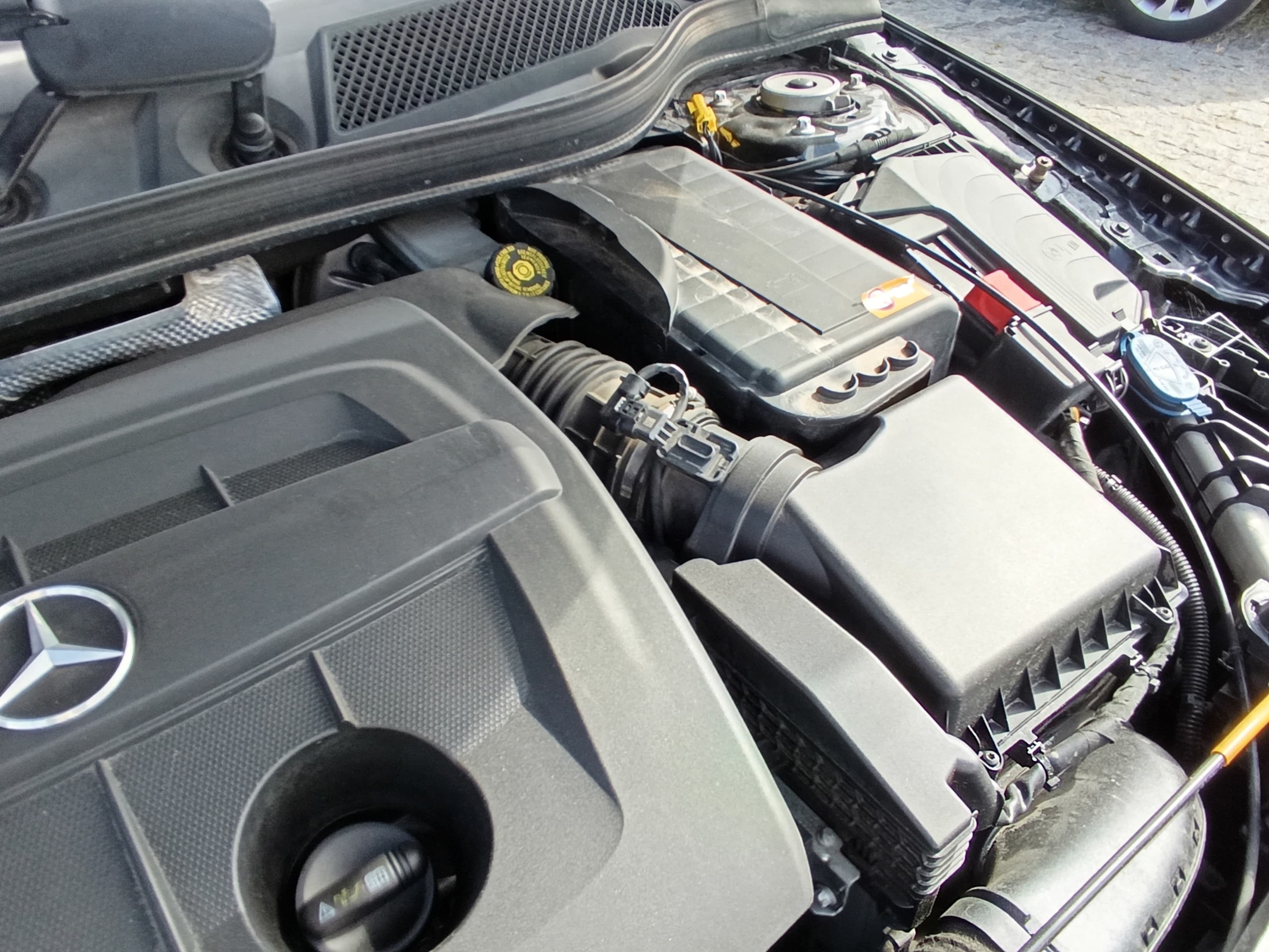 Mercedes-Benz GLA 180 CDI · Ano 2015 — imagen 15