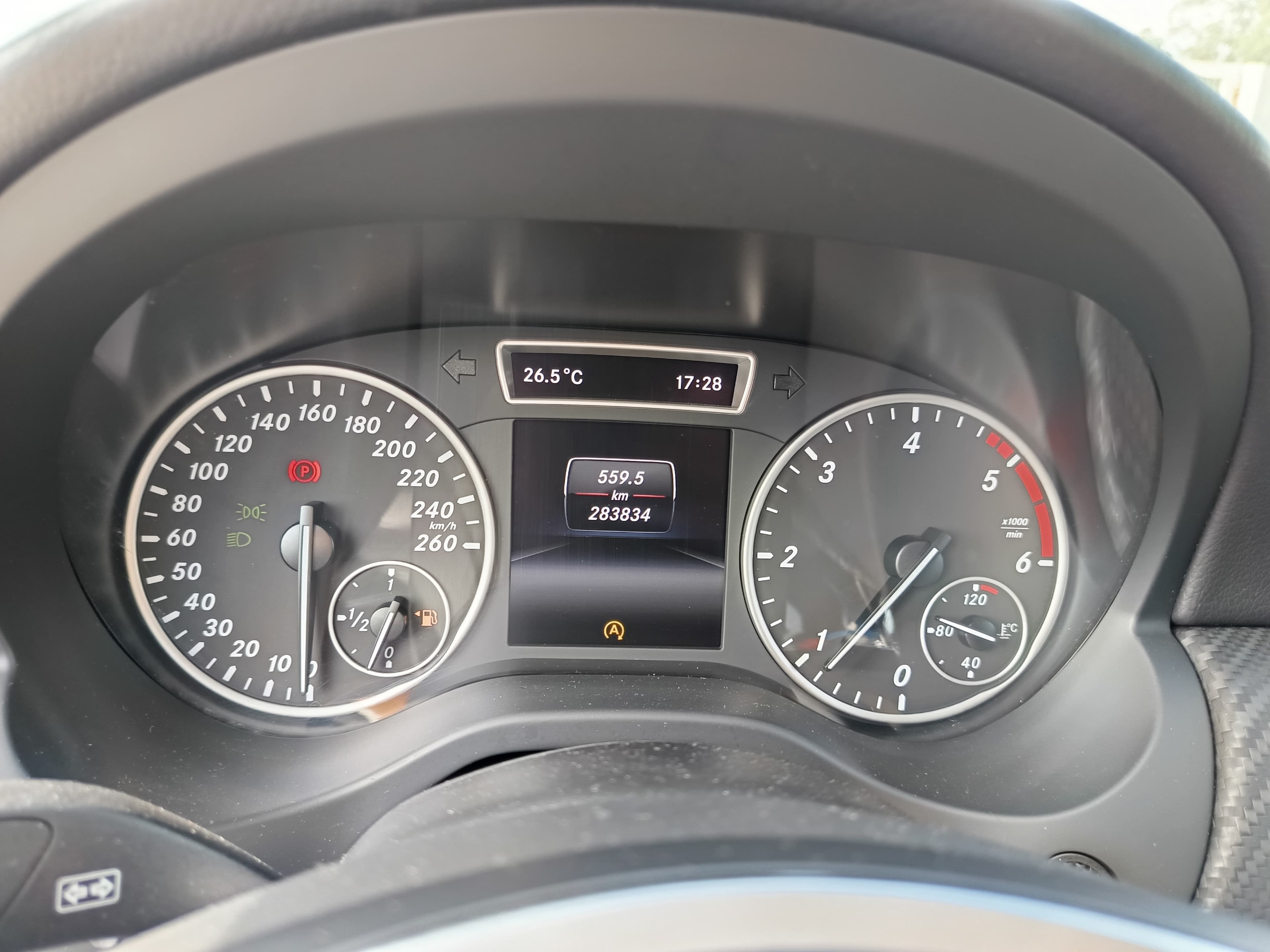 Mercedes-Benz GLA 180 CDI · Ano 2015 — imagen 38