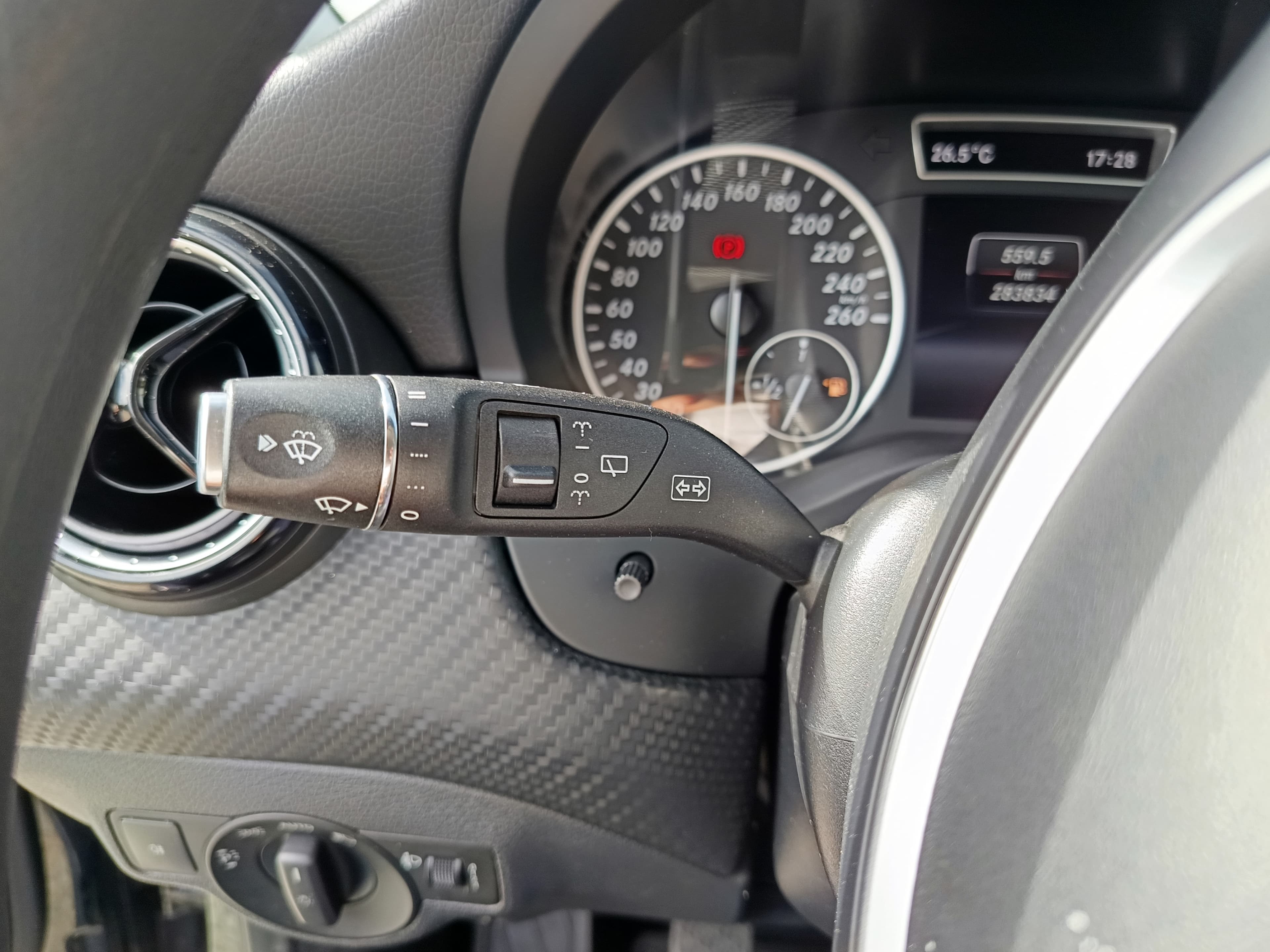 Mercedes-Benz GLA 180 CDI · Ano 2015 — imagen 39
