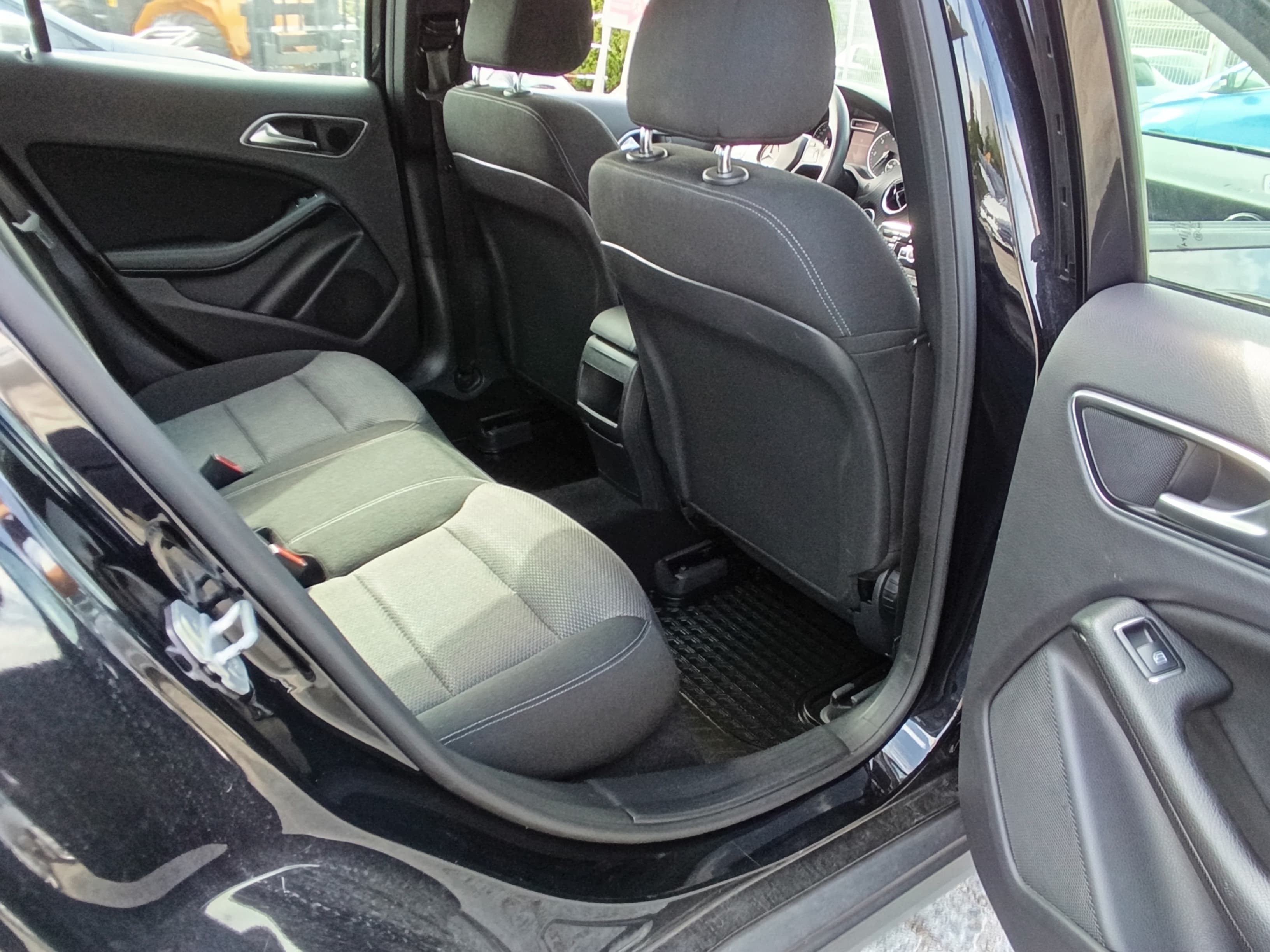 Mercedes-Benz GLA 180 CDI · Ano 2015 — imagen 17