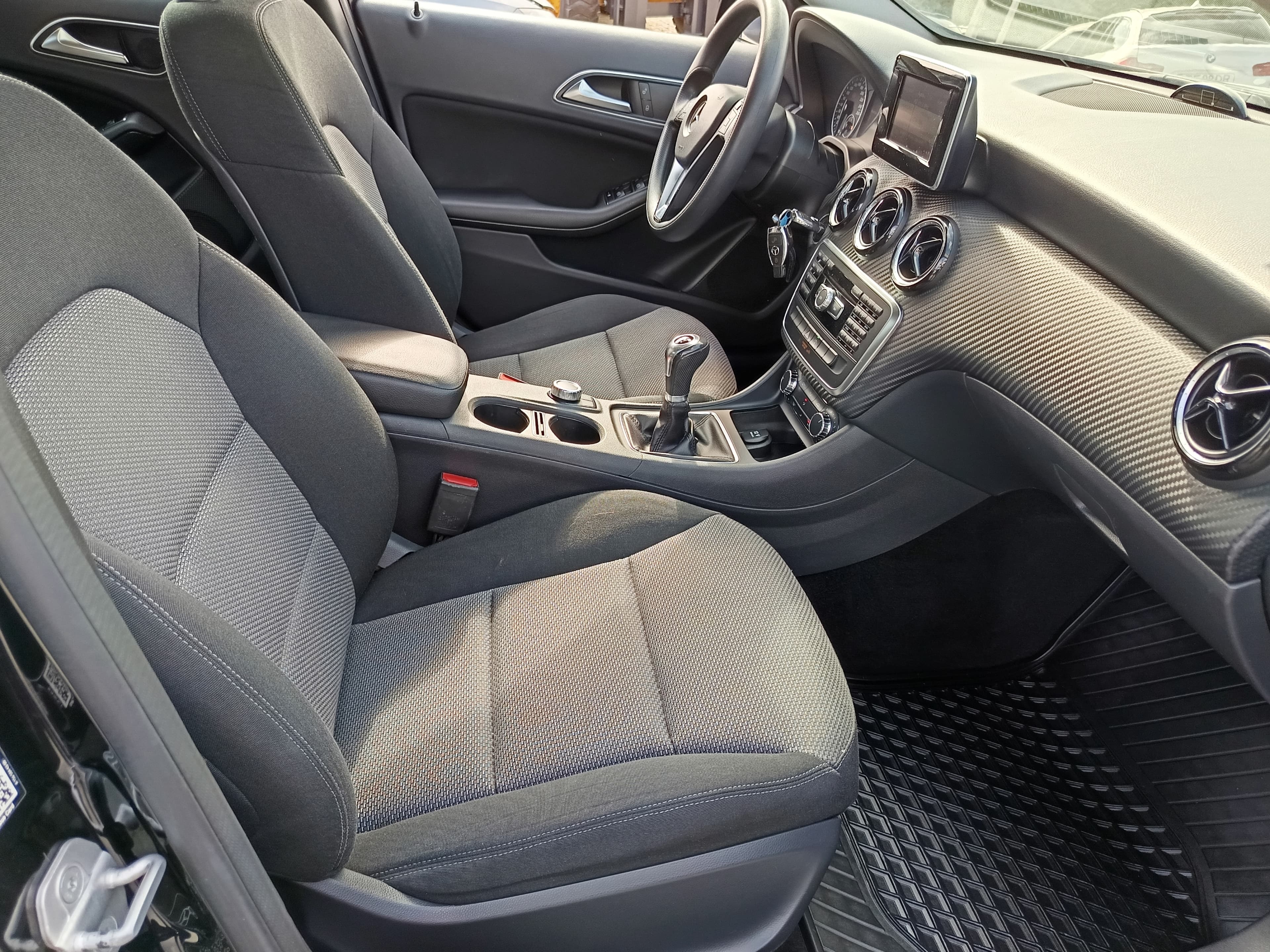 Mercedes-Benz GLA 180 CDI · Ano 2015 — imagen 22