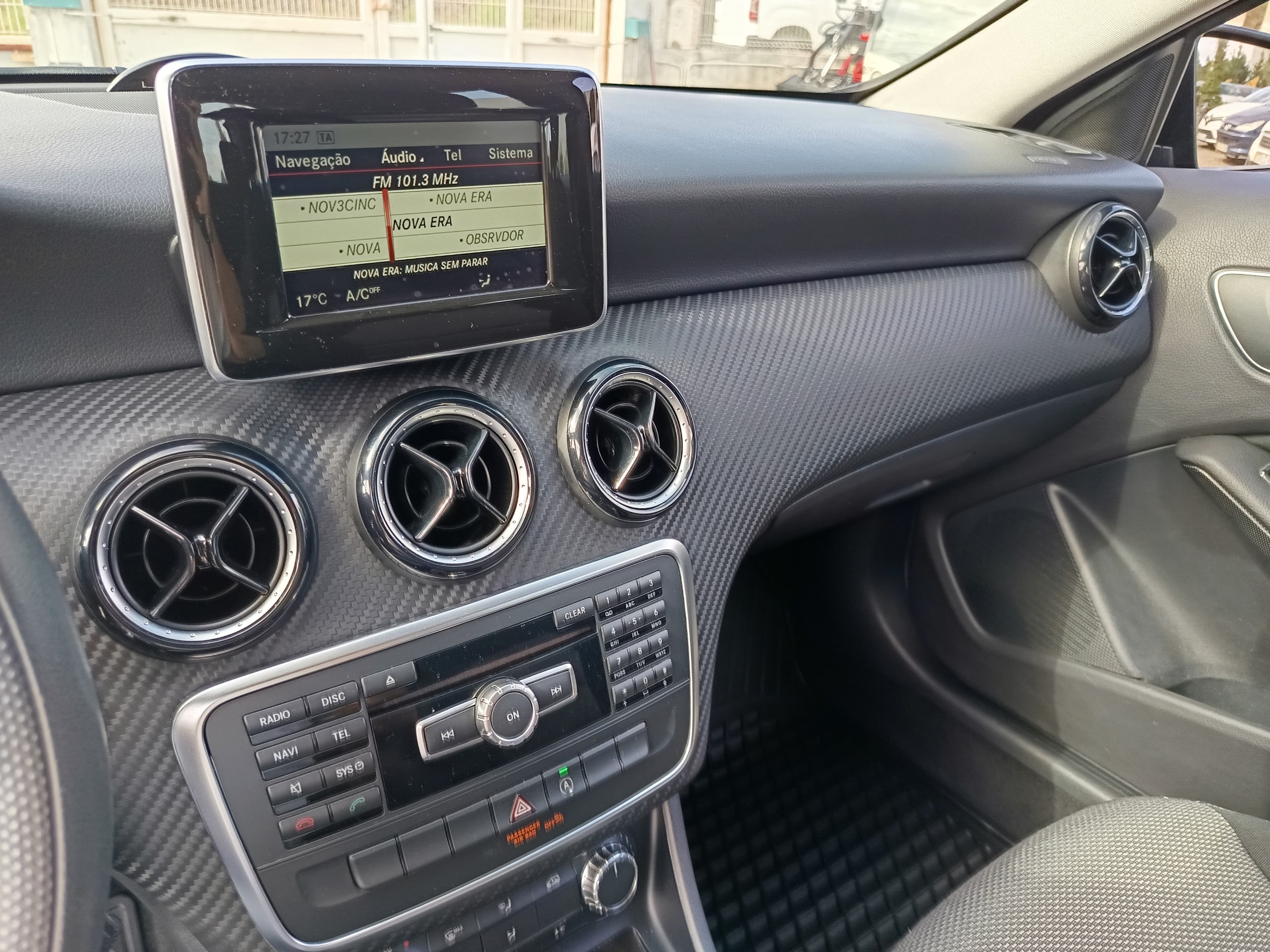 Mercedes-Benz GLA 180 CDI · Ano 2015 — imagen 32