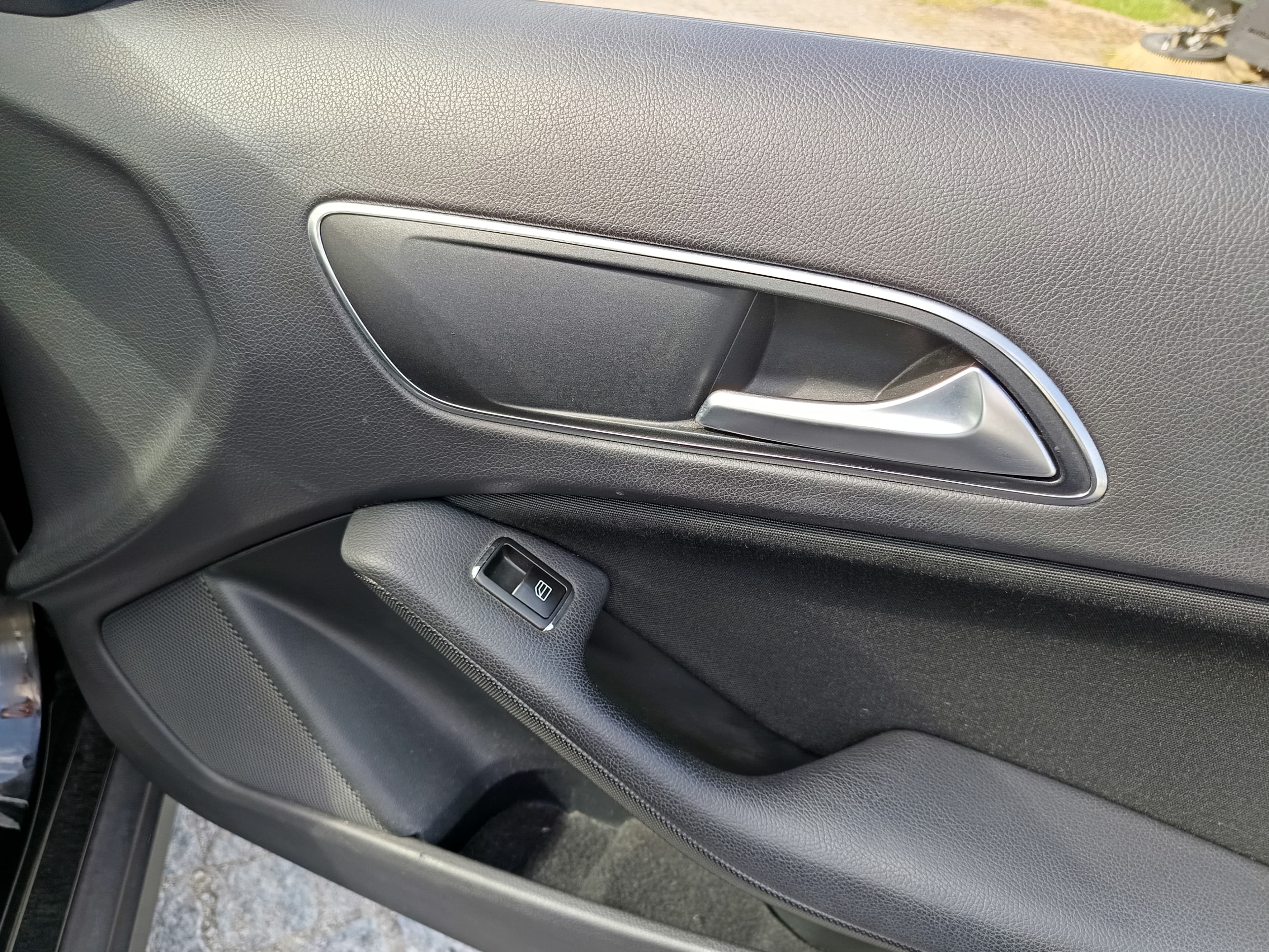 Mercedes-Benz GLA 180 CDI · Ano 2015 — imagen 21