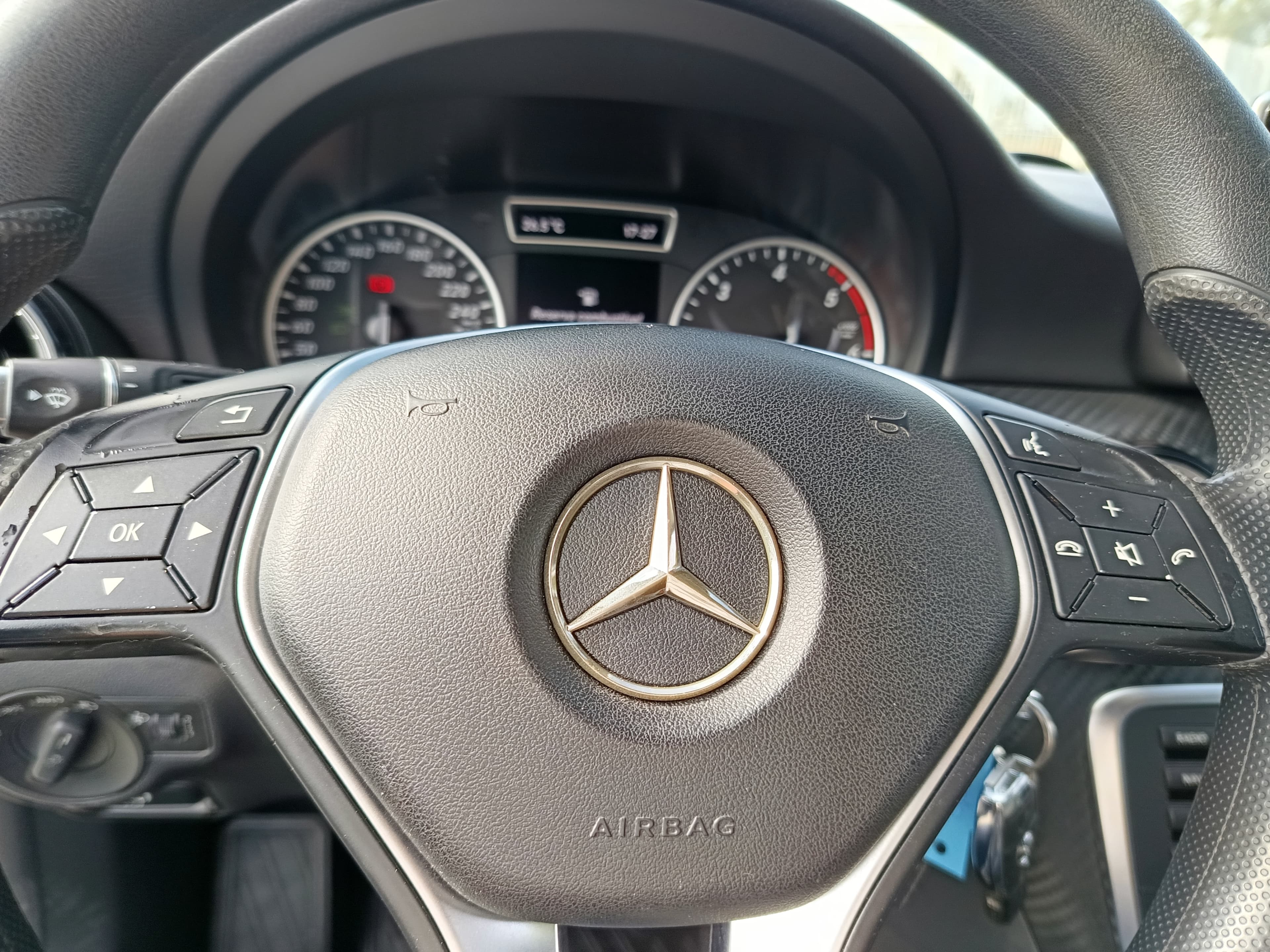 Mercedes-Benz GLA 180 CDI · Ano 2015 — imagen 37