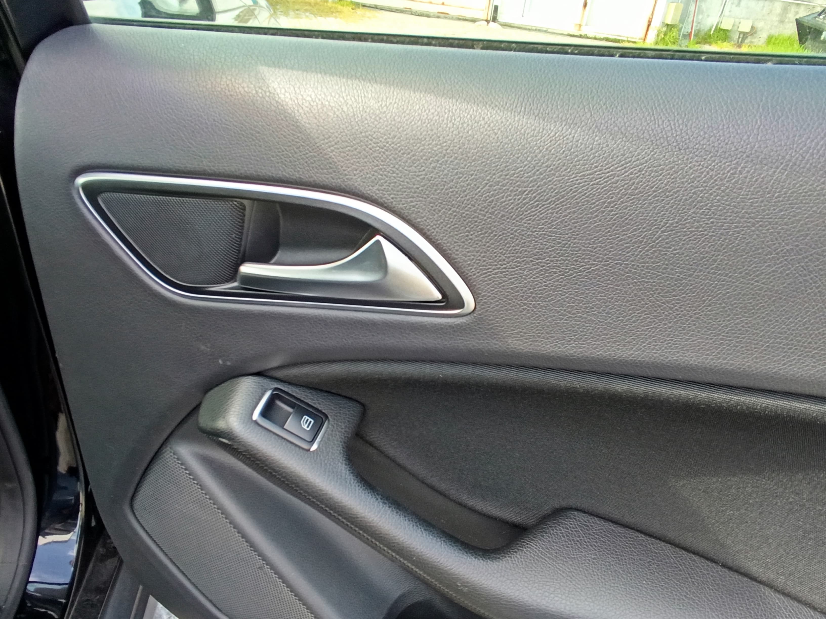 Mercedes-Benz GLA 180 CDI · Ano 2015 — imagen 18