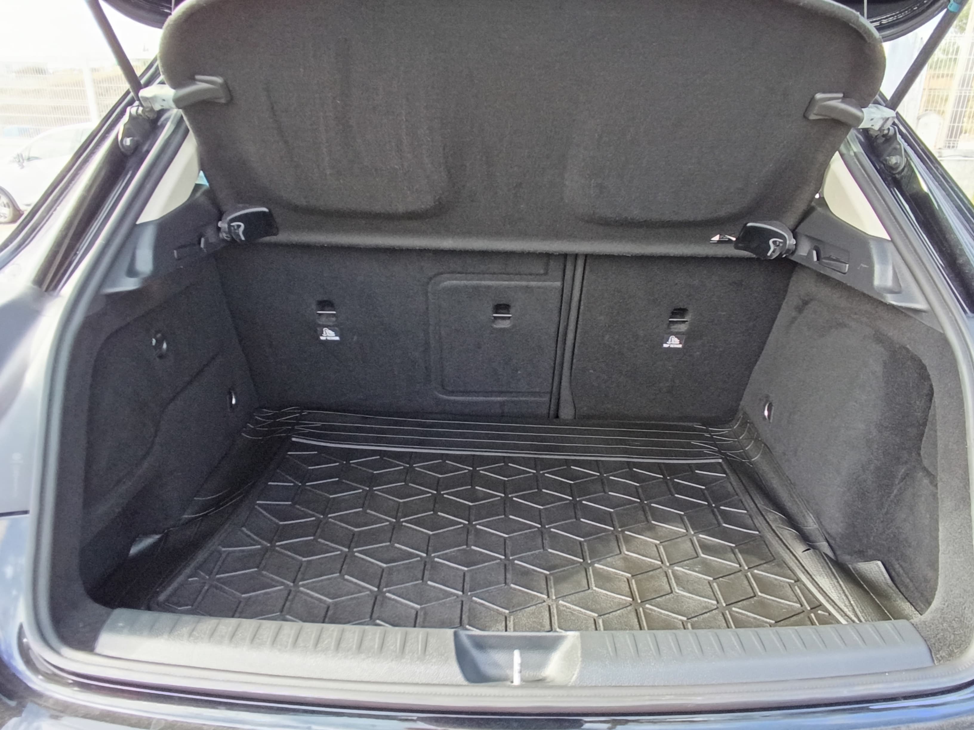 Mercedes-Benz GLA 180 CDI · Ano 2015 — imagen 16