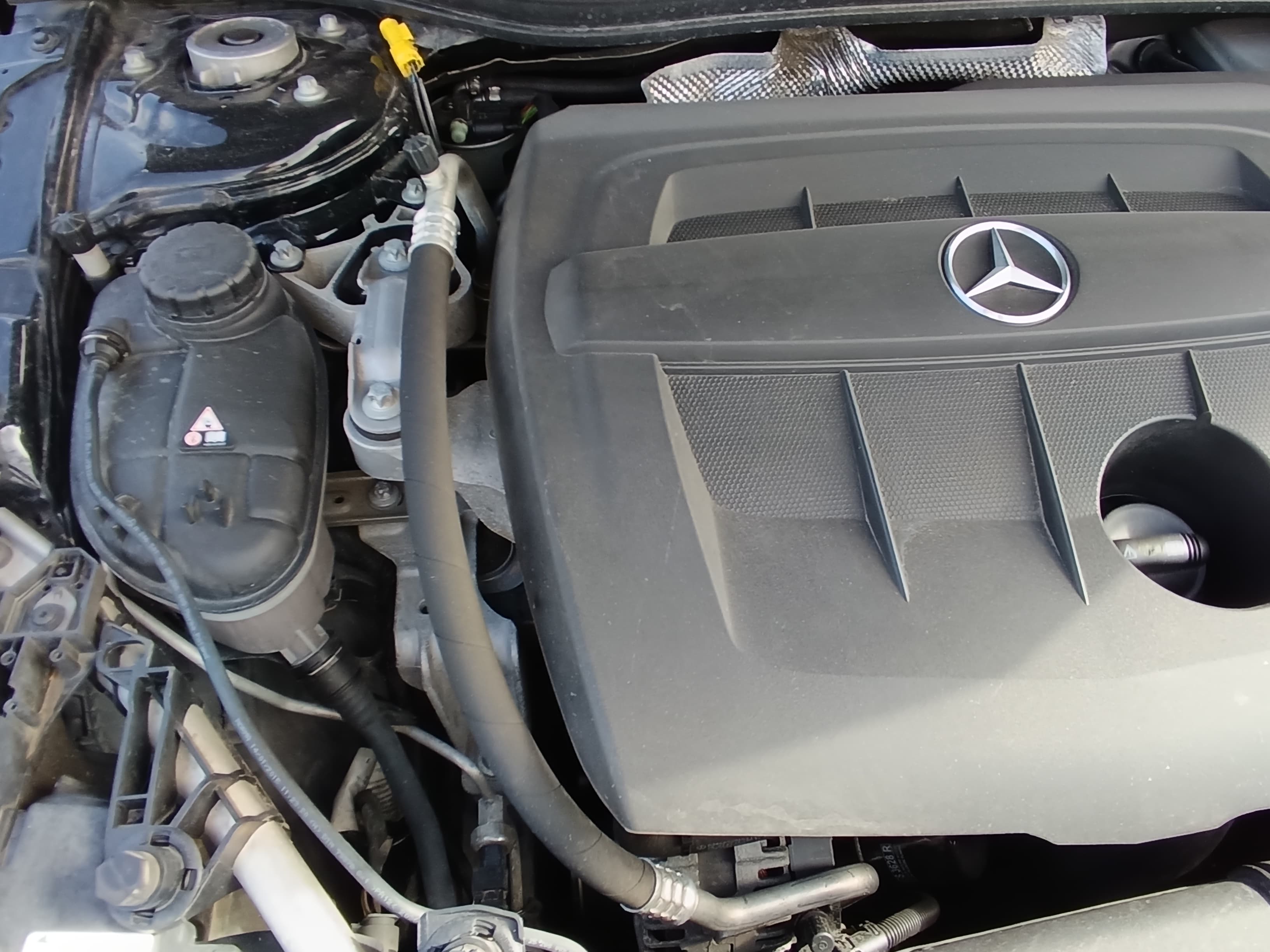 Mercedes-Benz GLA 180 CDI · Ano 2015 — imagen 14