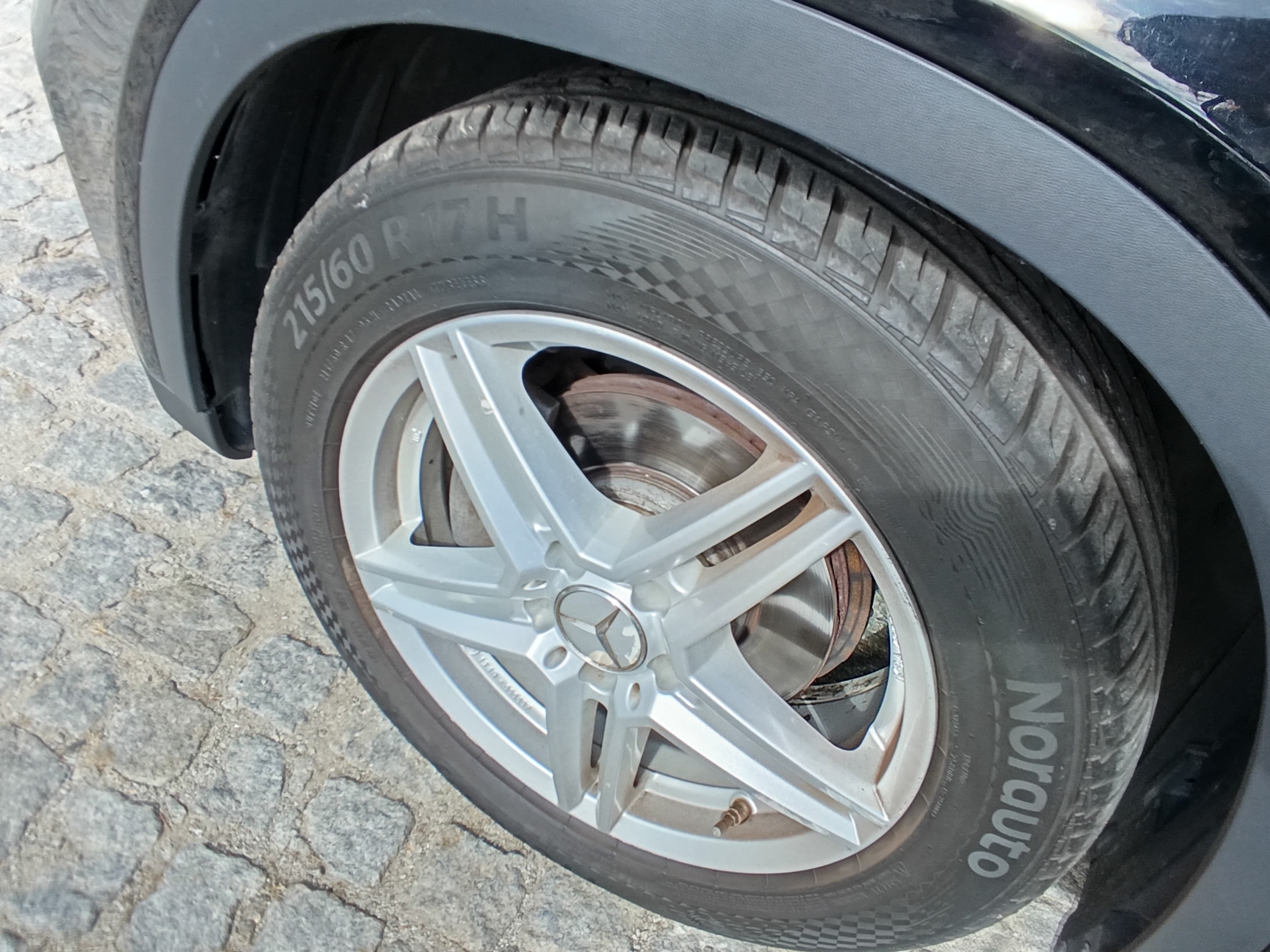 Mercedes-Benz GLA 180 CDI · Ano 2015 — imagen 9