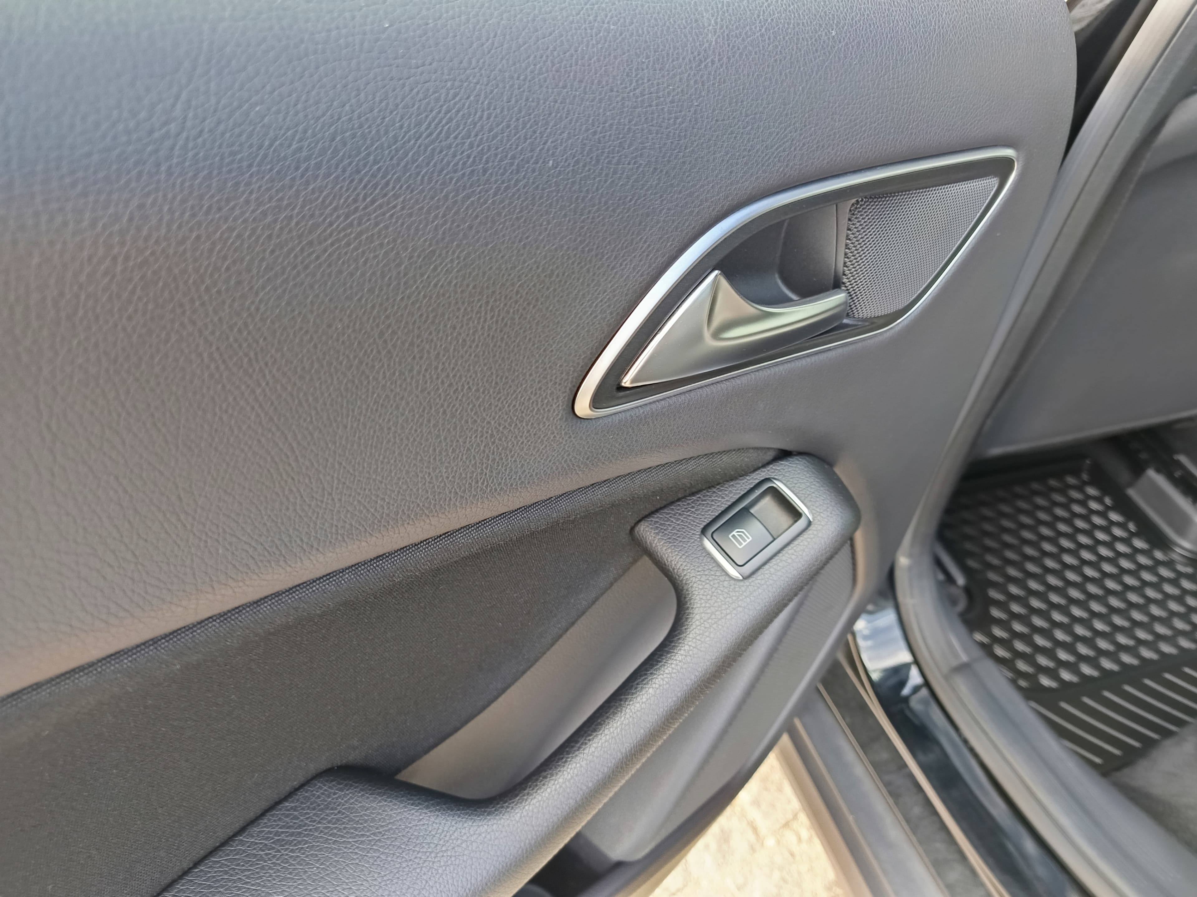 Mercedes-Benz GLA 180 CDI · Ano 2015 — imagen 25