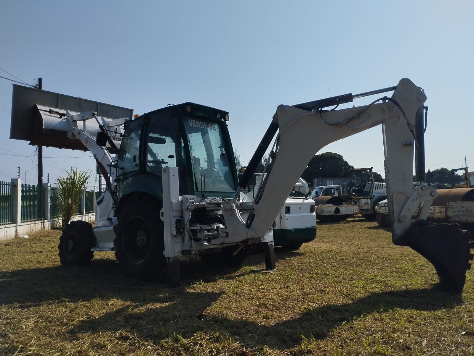 Retroescavadeira Caterpillar 428E — imagem 3