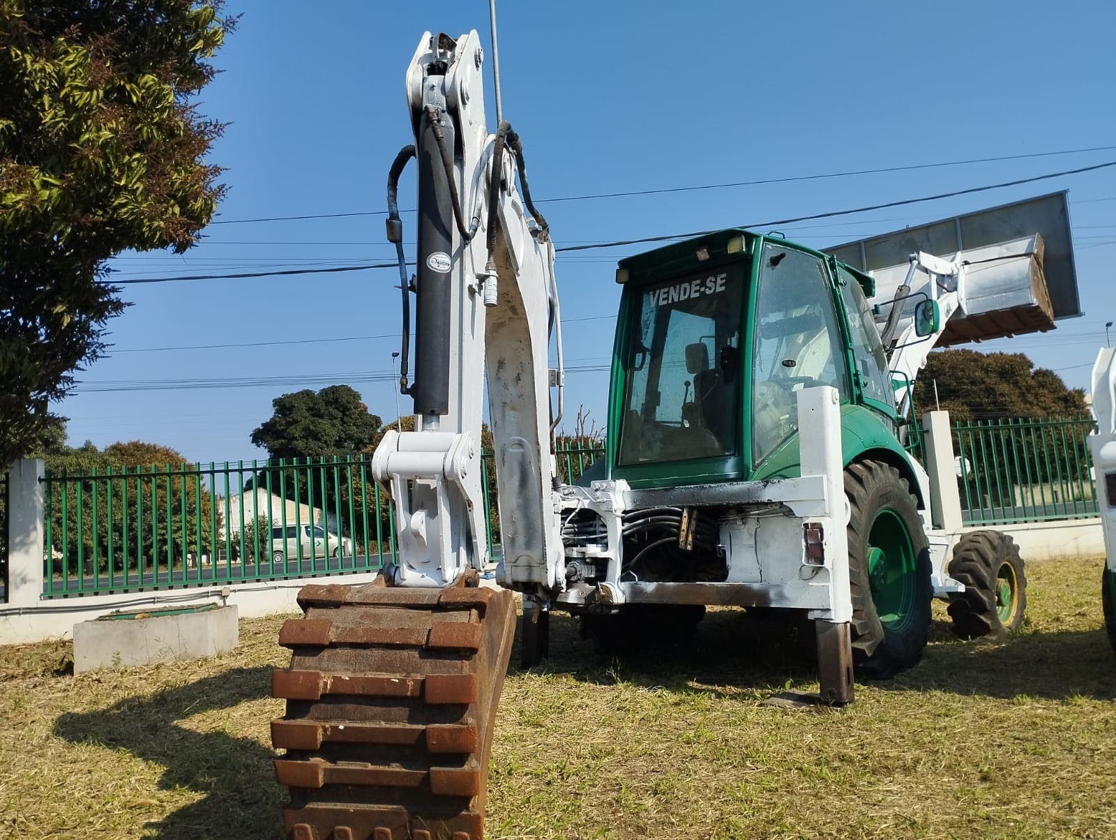 Retroescavadeira Caterpillar 428E — imagem 1
