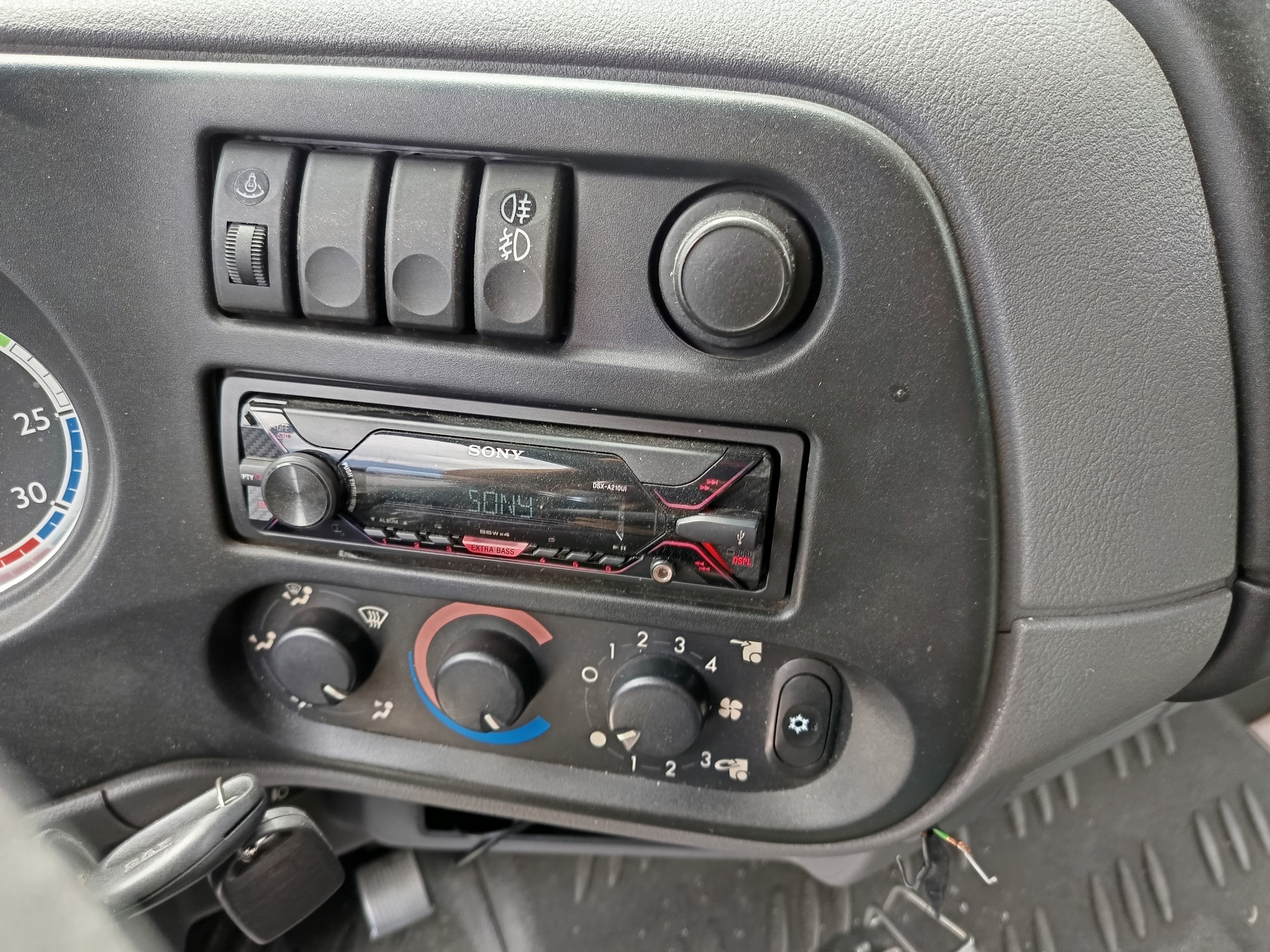 DAF LF 45.180 4x2 · Ano 2007 — image 28