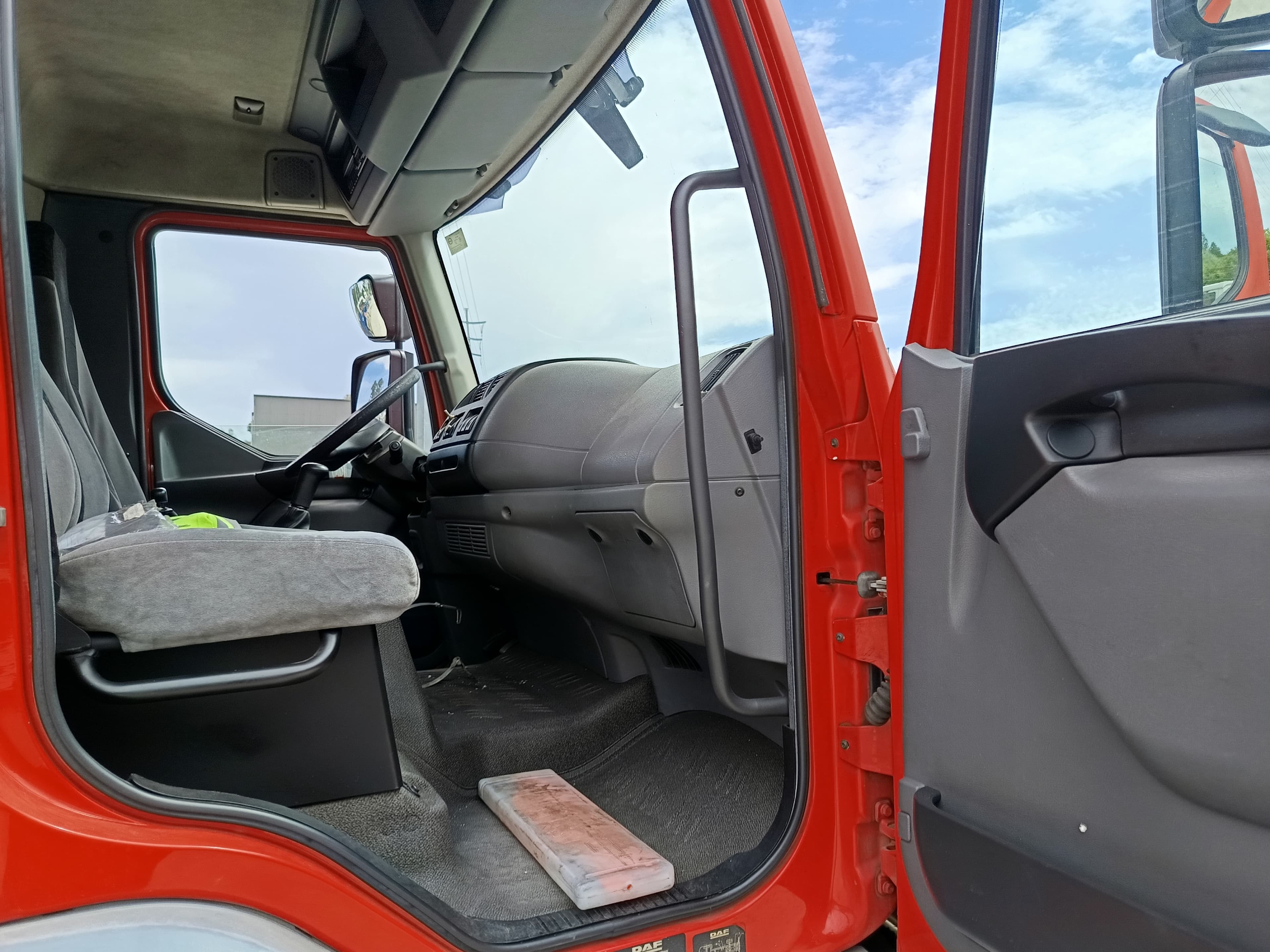 DAF LF 45.180 4x2 · Ano 2007 — image 18