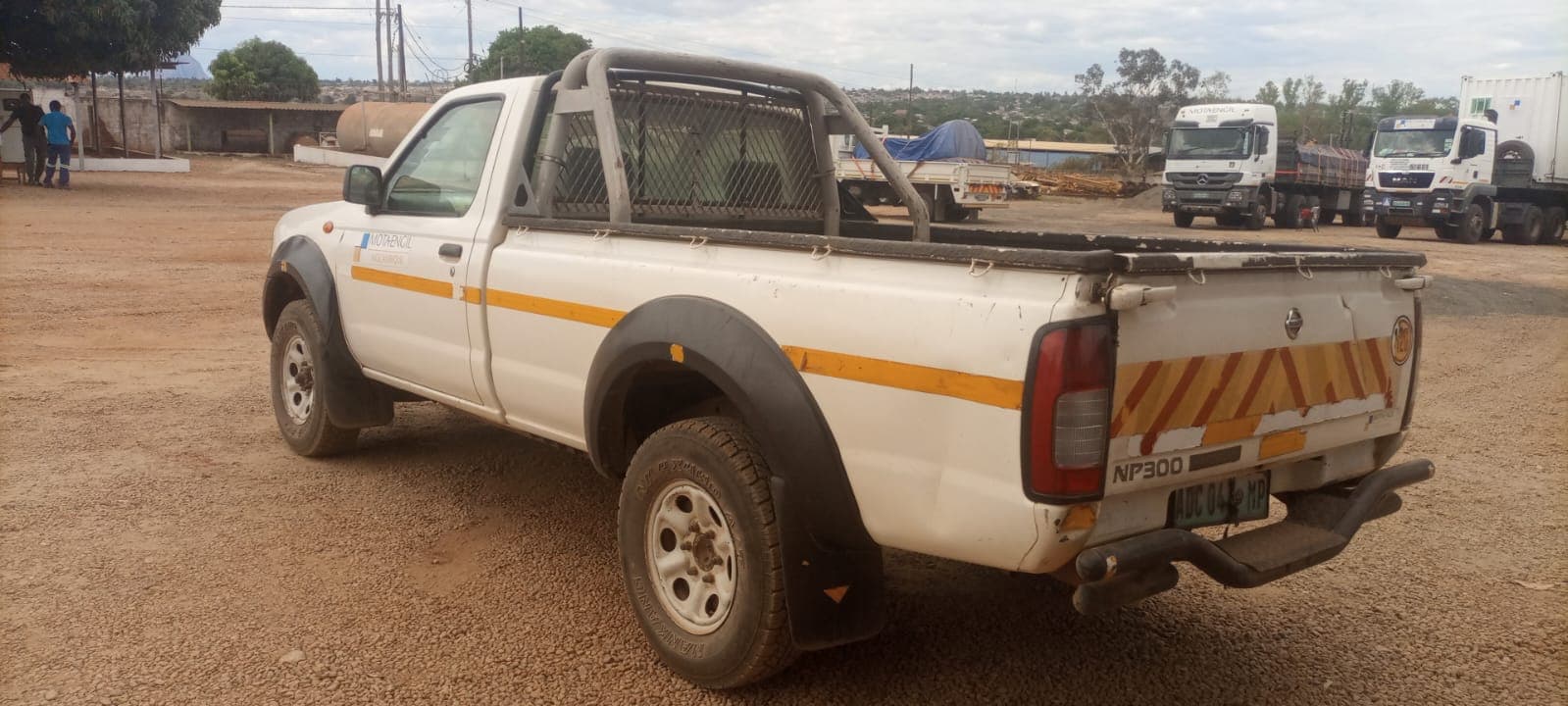 NISSAN HARDBODY NP300 C/S - 2012 — image 4