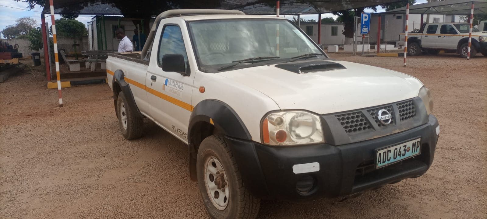 NISSAN HARDBODY NP300 C/S - 2012 — image 2