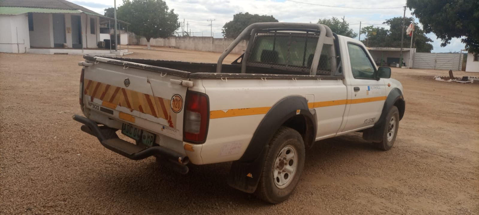 NISSAN HARDBODY NP300 C/S - 2012 — image 14