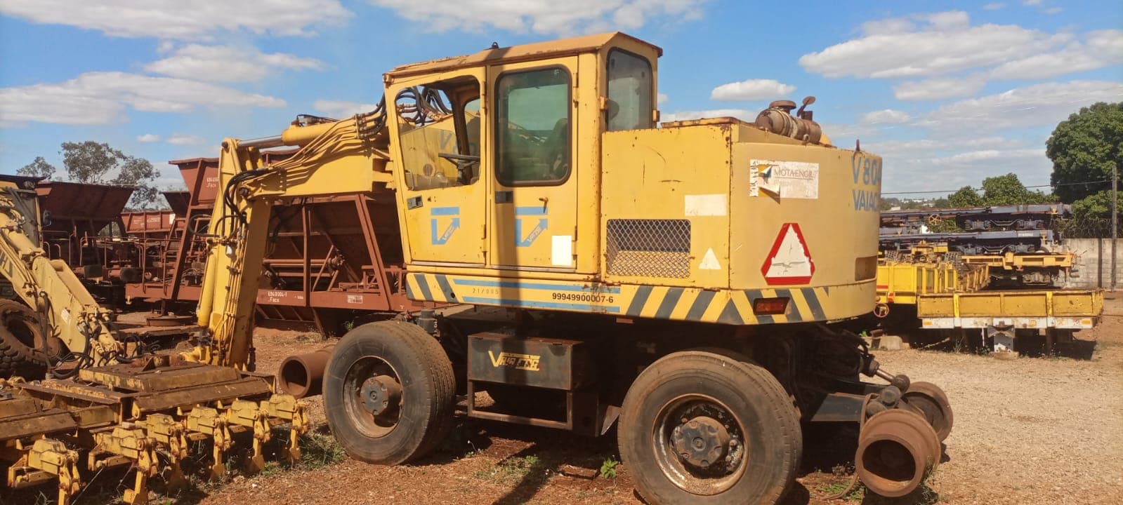 Road-Rail Wheeled Excavator VAIACAR V804 F – 1983 | Escavadora Giratória de Pneus R-Route VAIACAR V804 F – 1983