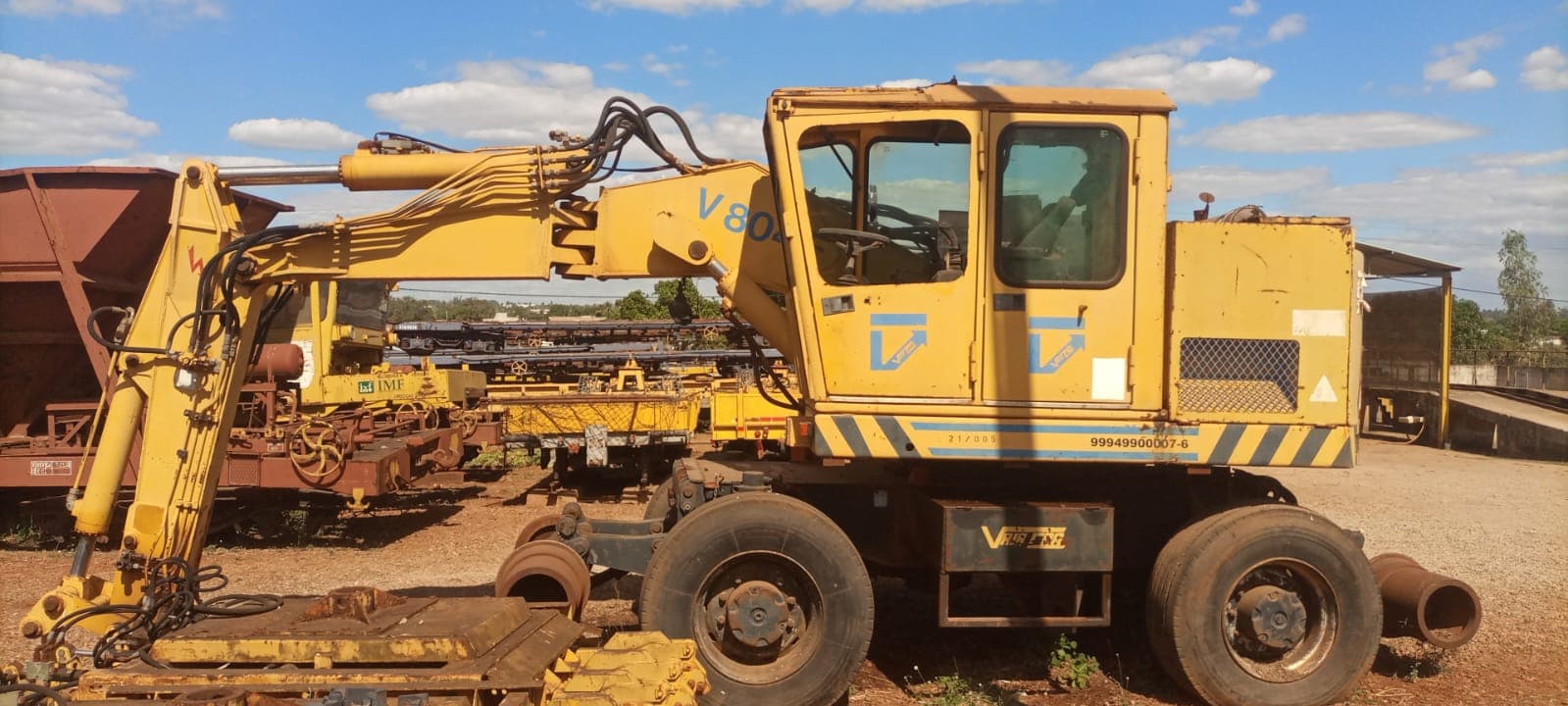 Road-Rail Wheeled Excavator VAIACAR V804 F – 1983 | Excavadora giratoria de neumáticos R-Route VAIACAR V804 F – 1983 — imagen 2