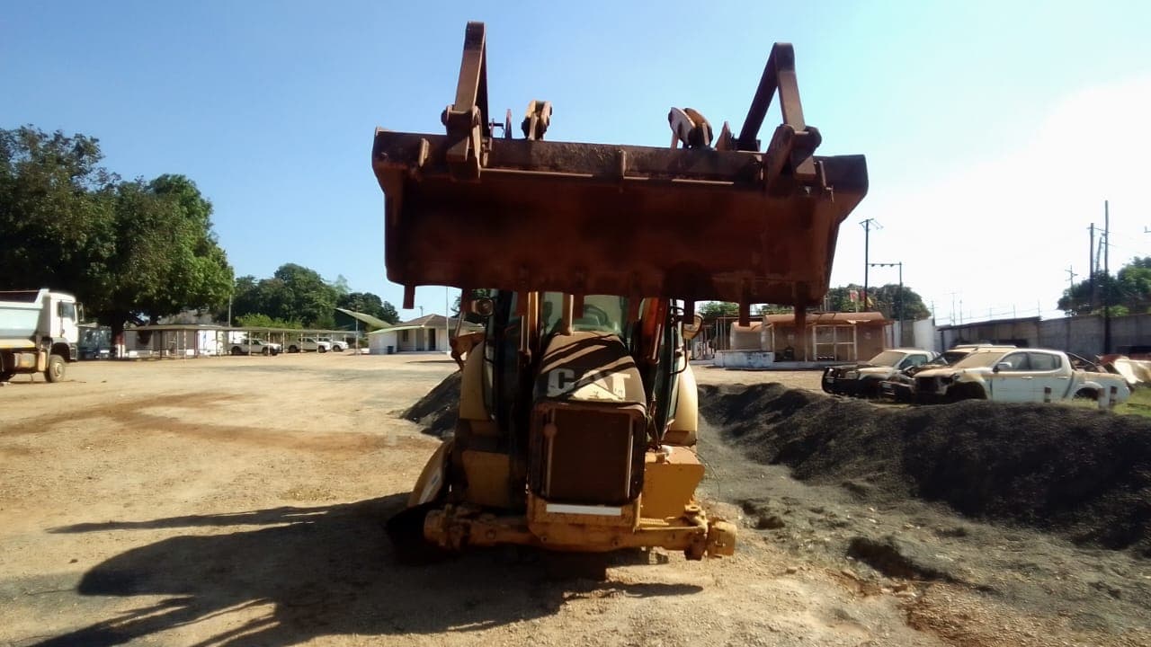 Conjunto Industrial de Pá e Retro de Pneus 428 E - 2011 — imagem 2