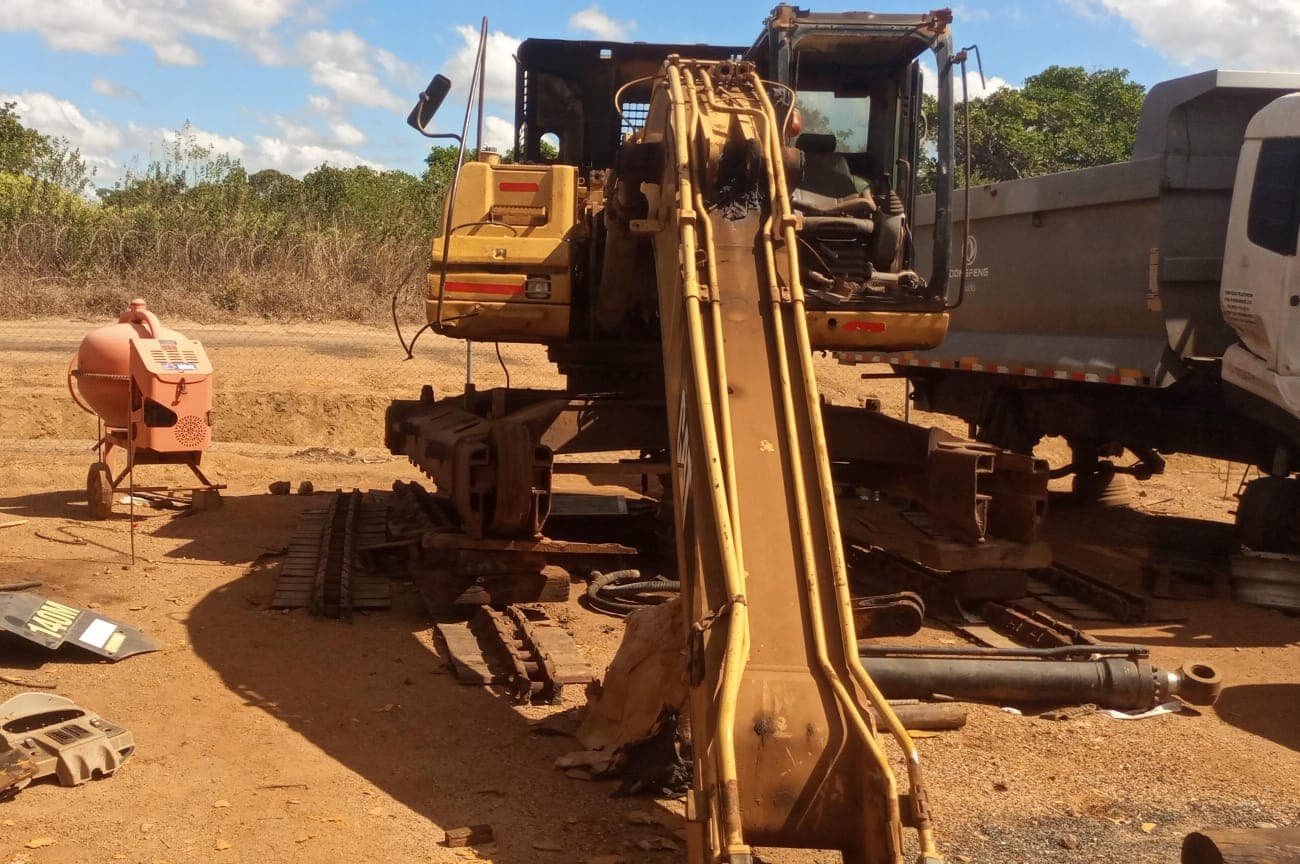 Escavadora de Rastos 25T - 2011 — image 2