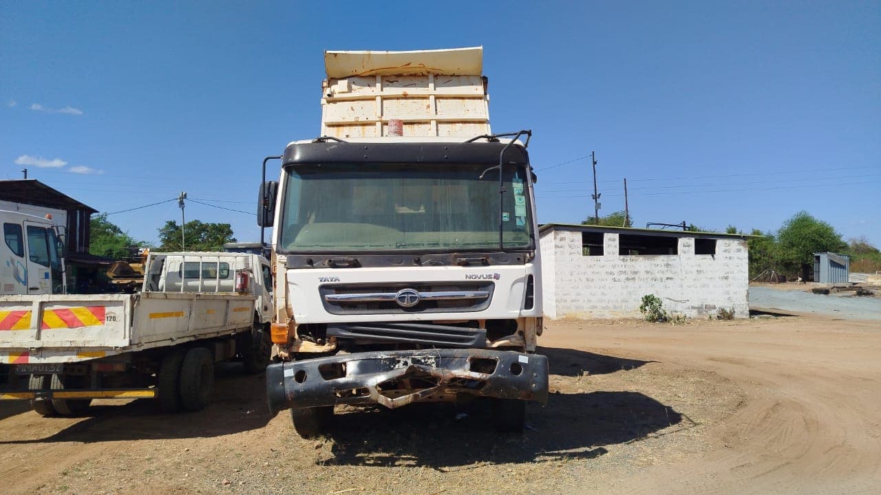 TATA NOVUS K5DEF 26T (6X4) - 2014 — imagem 2