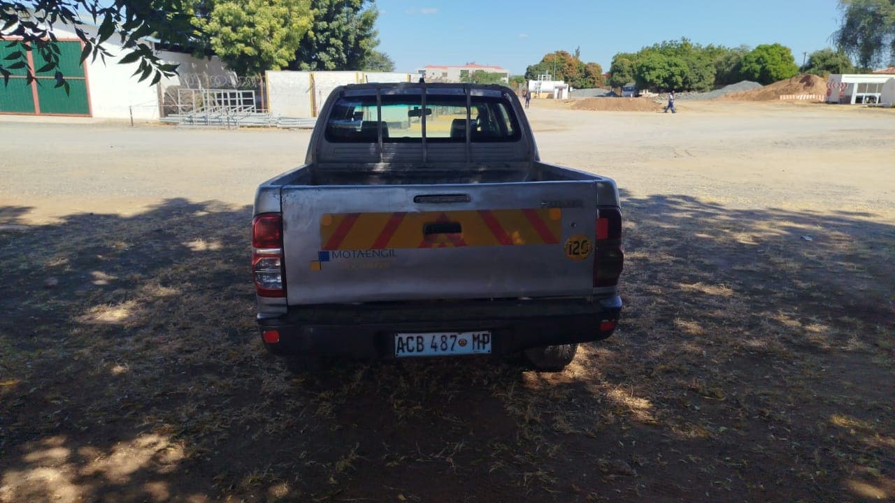 Toyota Hilux 2.5 C/D - 2011 — imagem 13