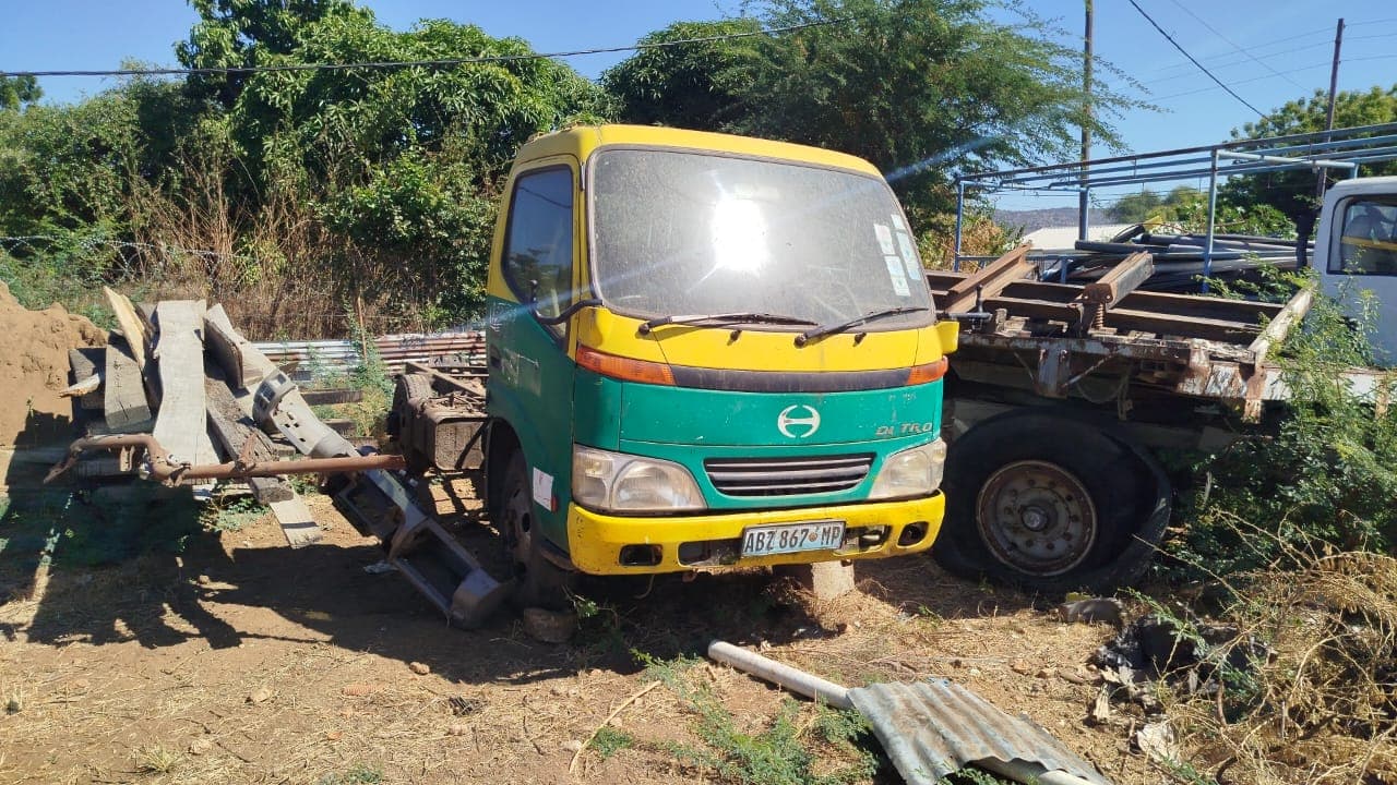 Toyota Hino Dutro - 2003 — image 2