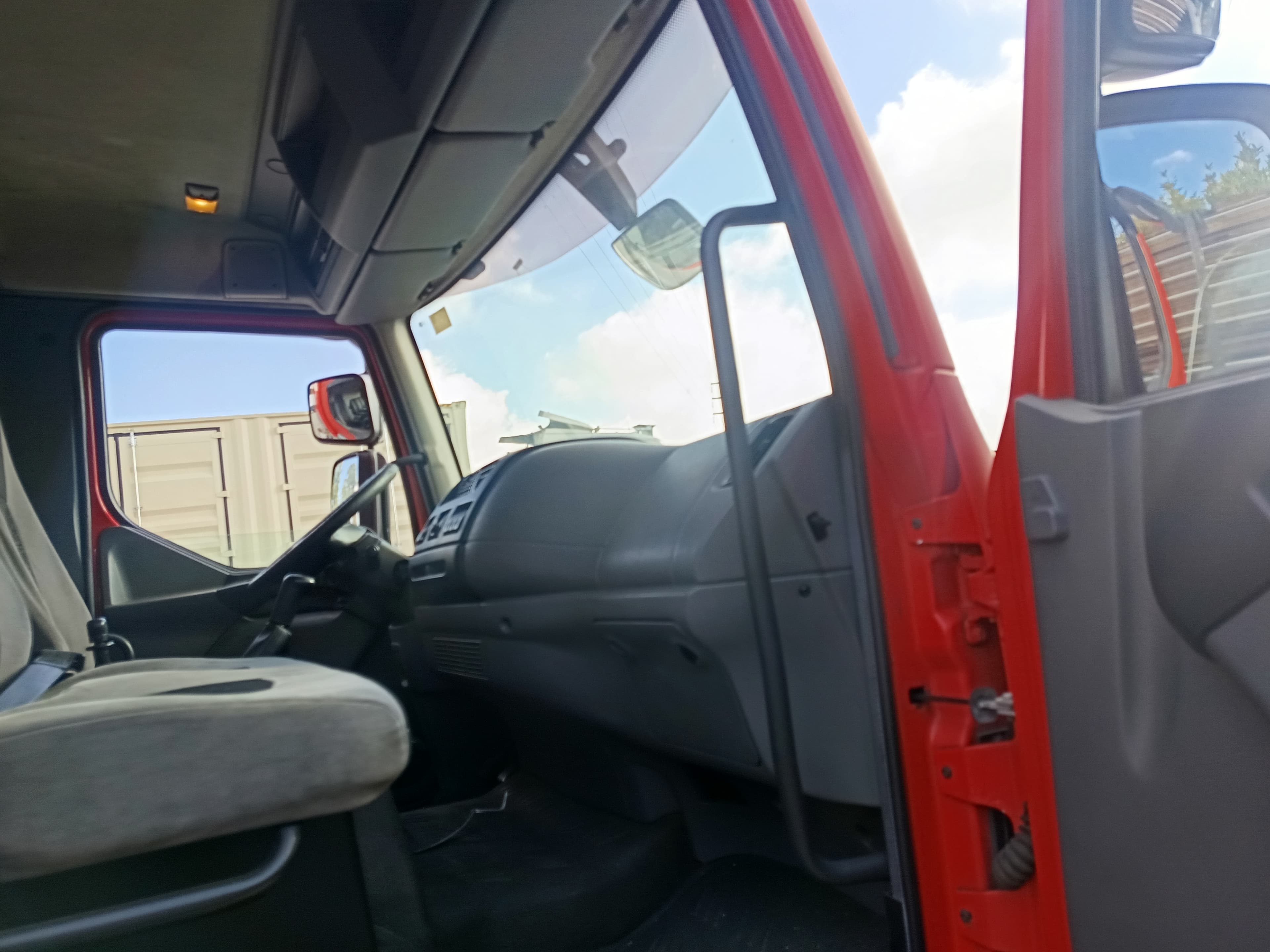 DAF LF 45.180 · Ano 2007 — imagem 28