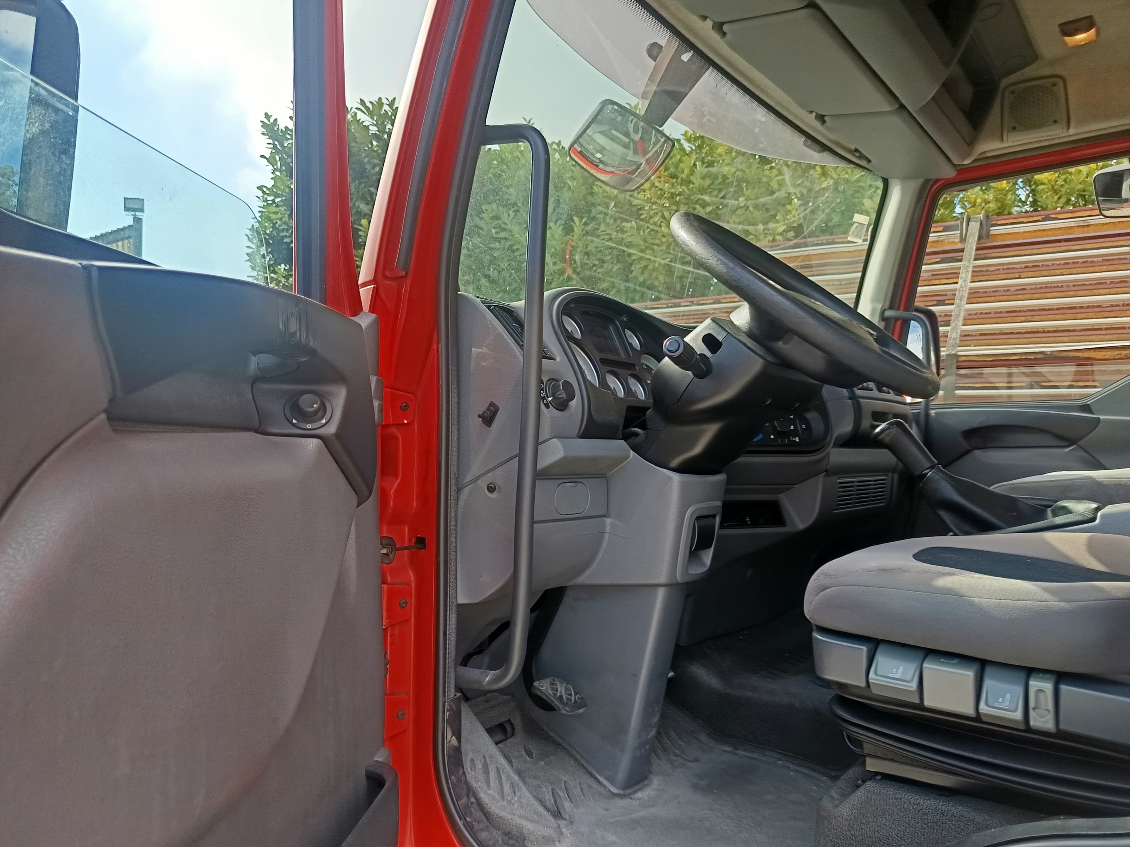 DAF LF 45.180 · Ano 2007 — imagem 13