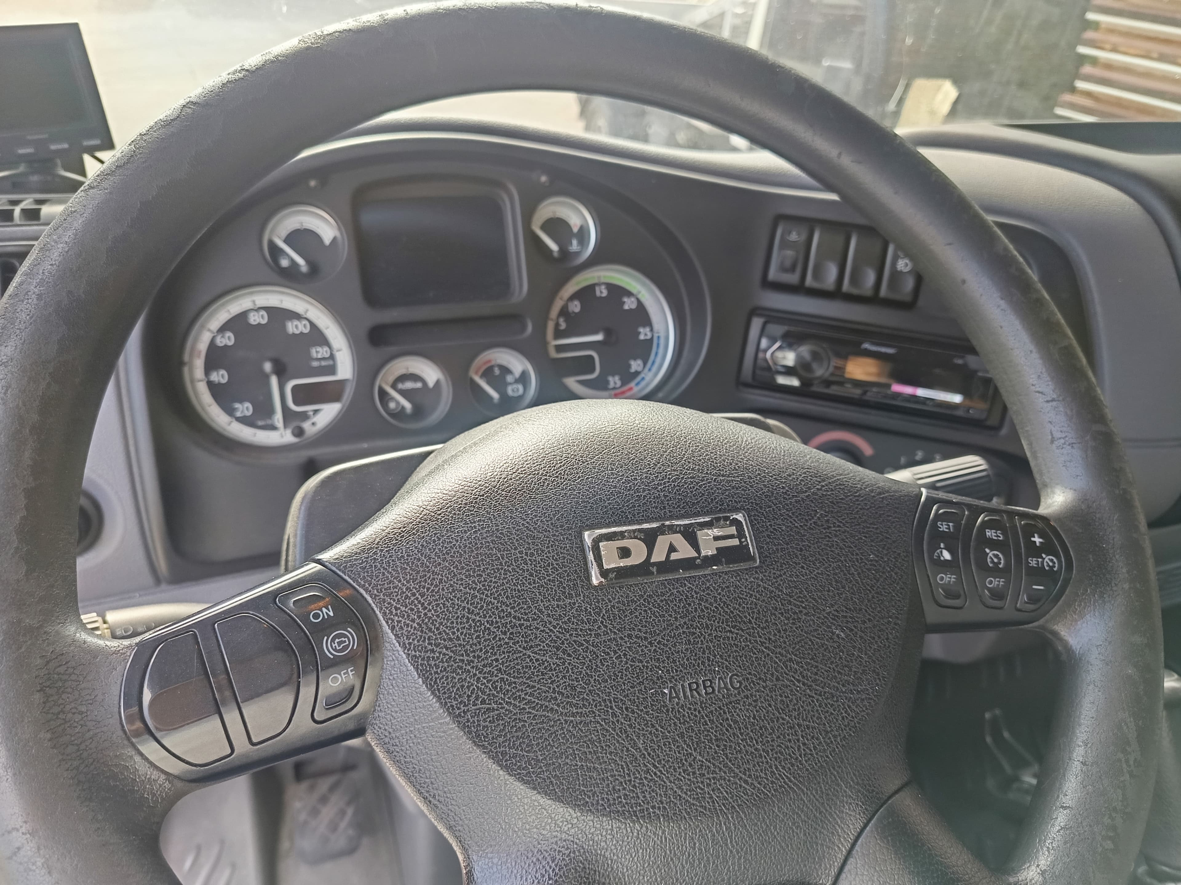 DAF LF 45.180 · Ano 2007 — imagem 20