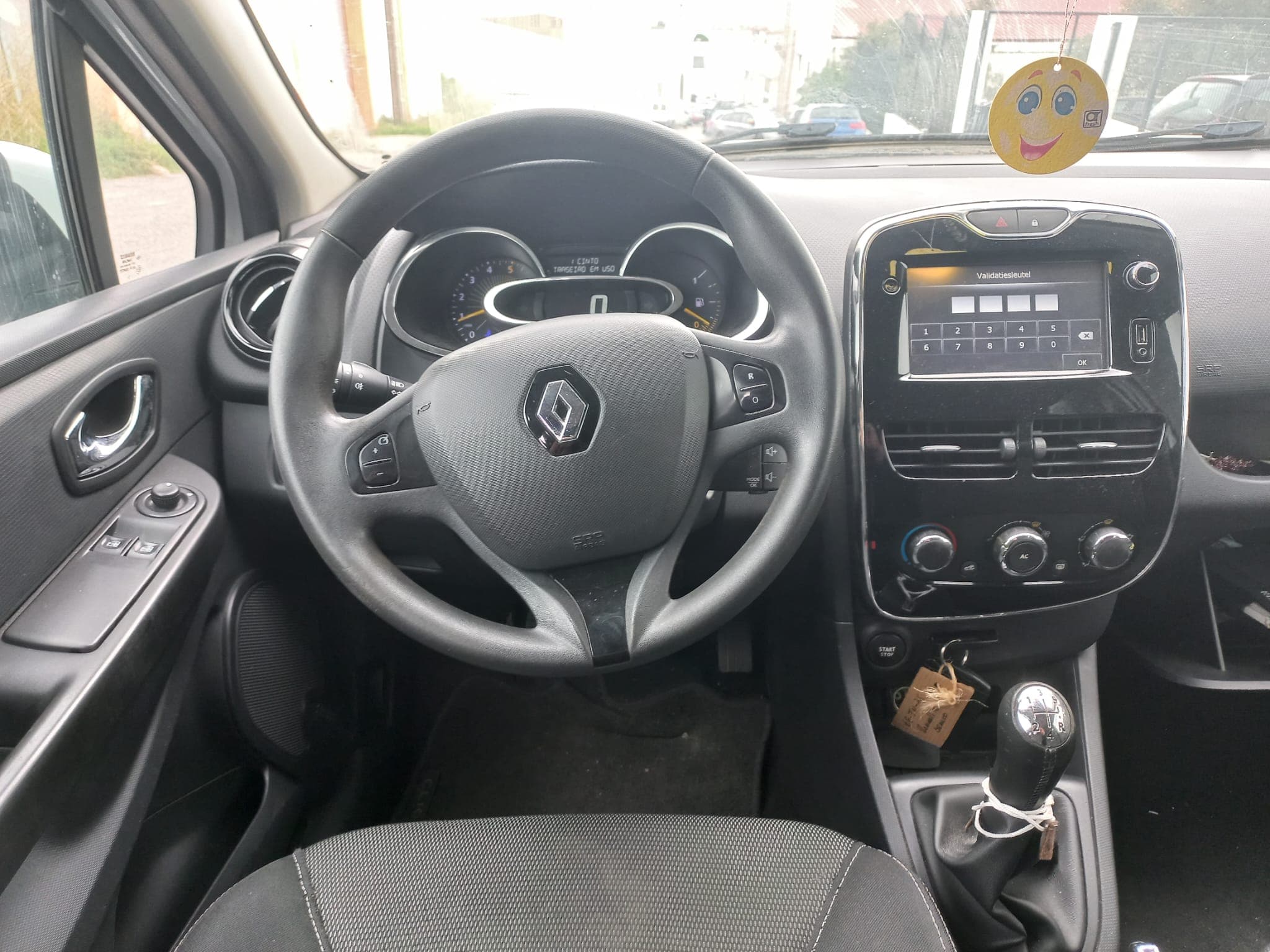 Renault Clio IV · Ano 2014     Més Janeiro — imagem 16