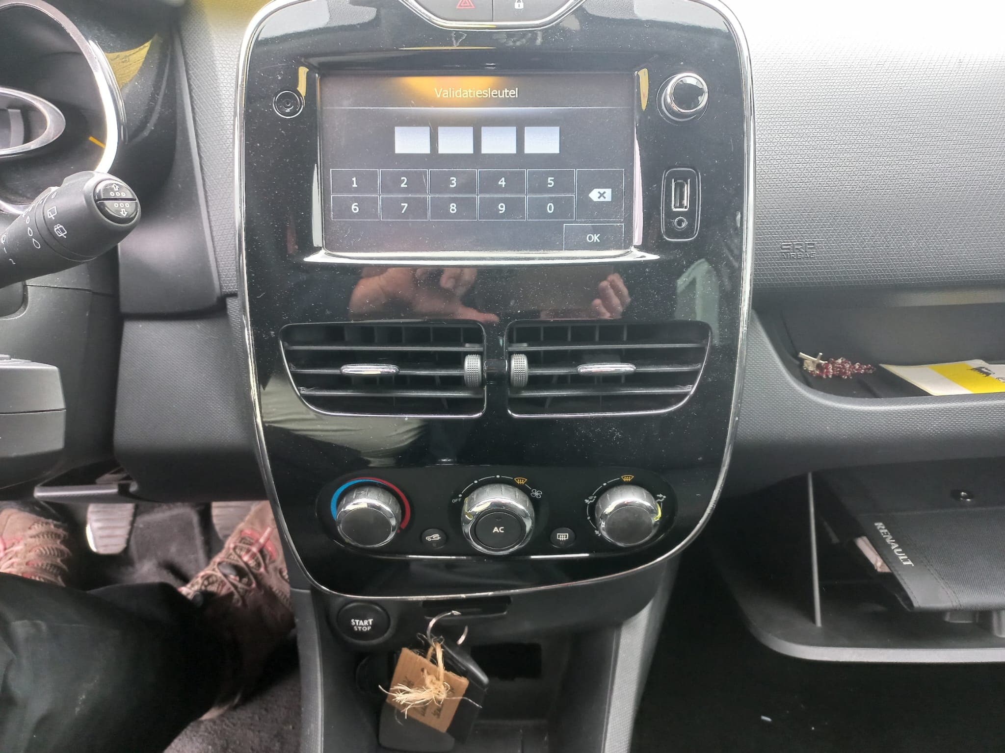 Renault Clio IV · Ano 2014     Més Janeiro — imagem 14