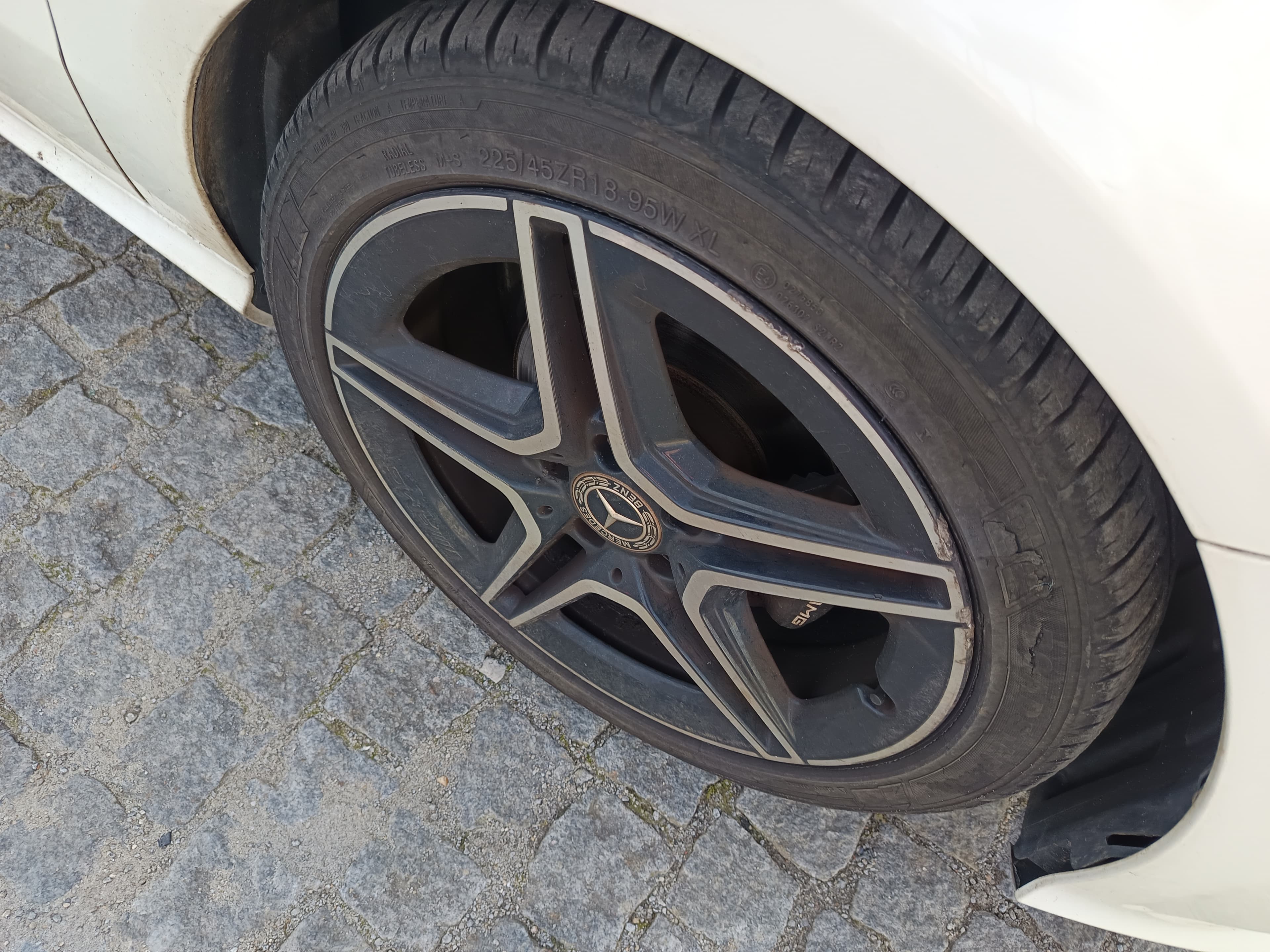 Mercedes-Benz — image 9