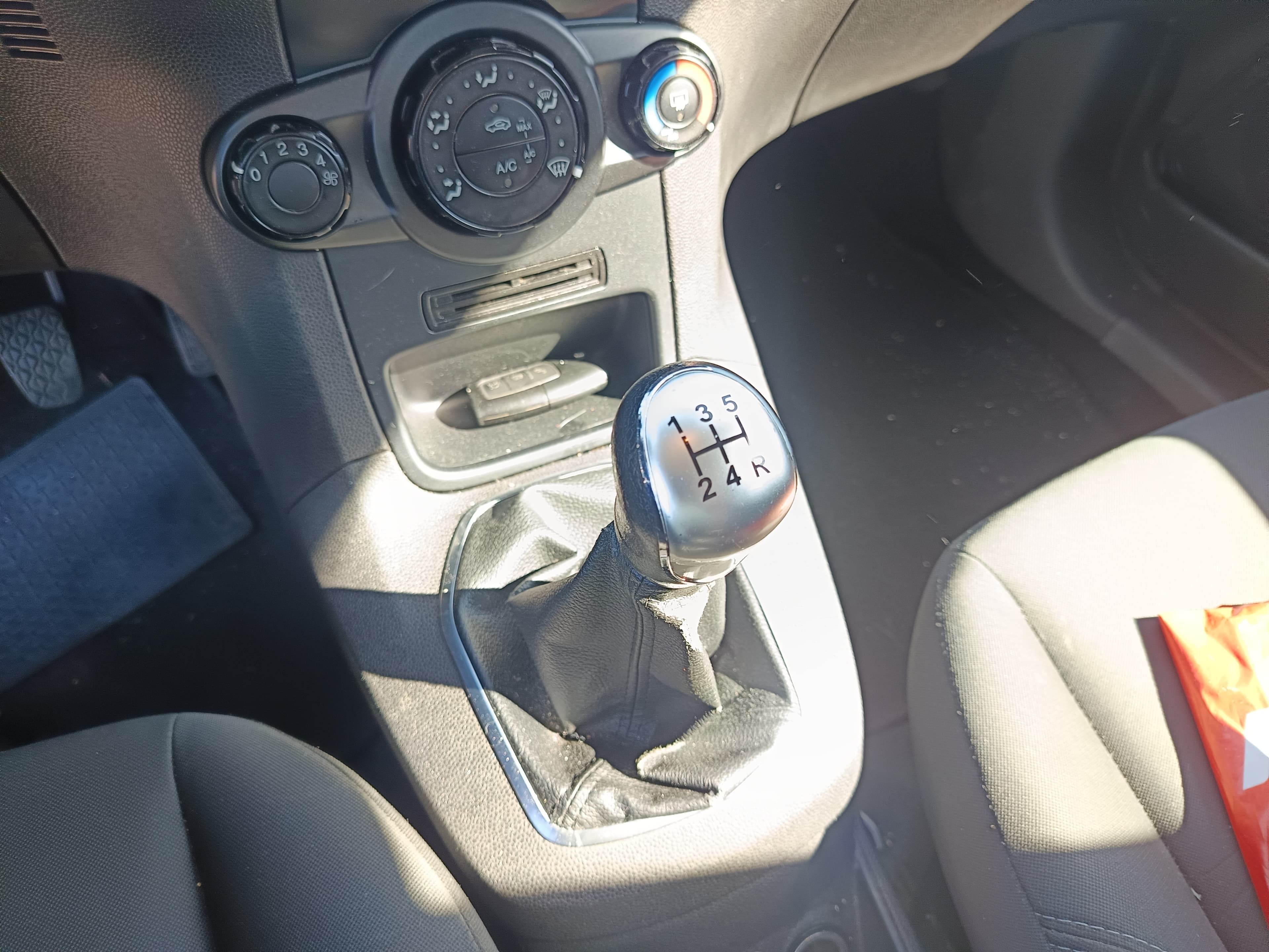 Ford Fiesta · Ano 2019 — image 38