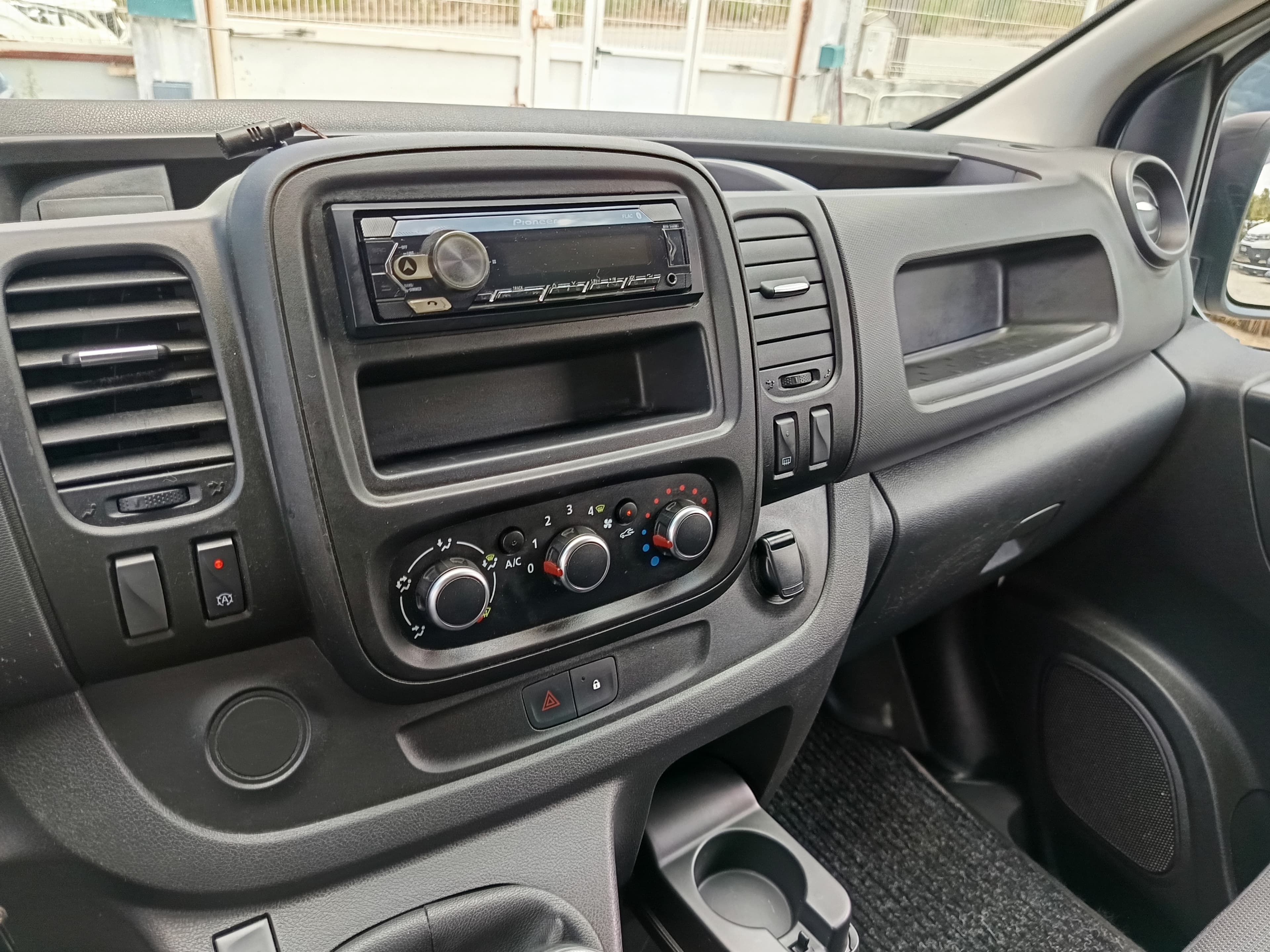 Renault Trafic · Ano 2021 — imagen 28